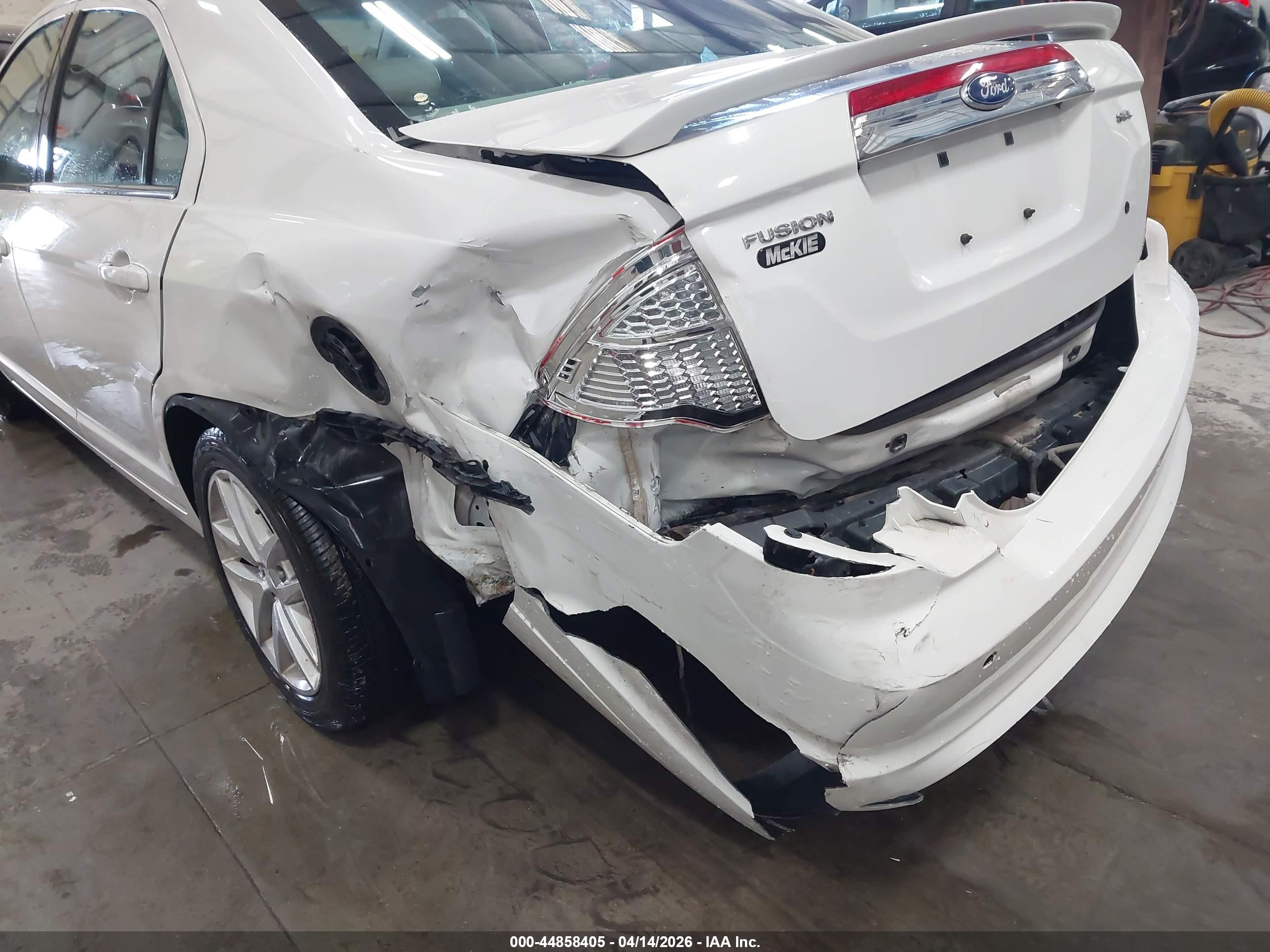 FORD FUSION image 6