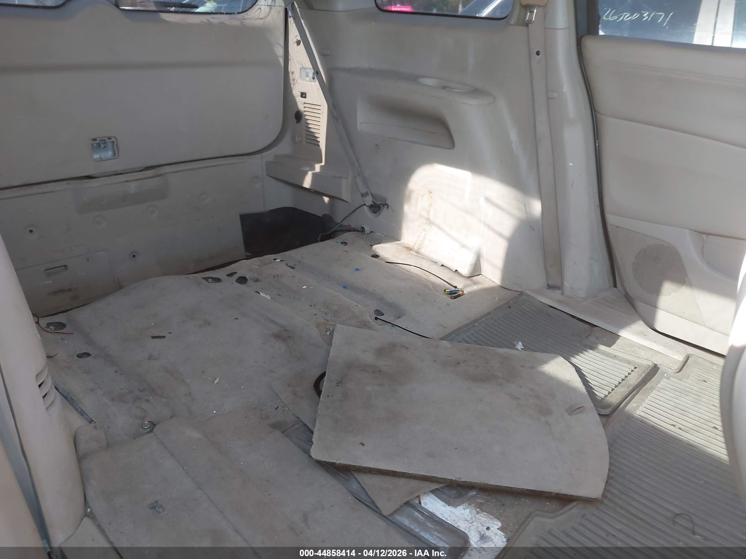 NISSAN QUEST image 8