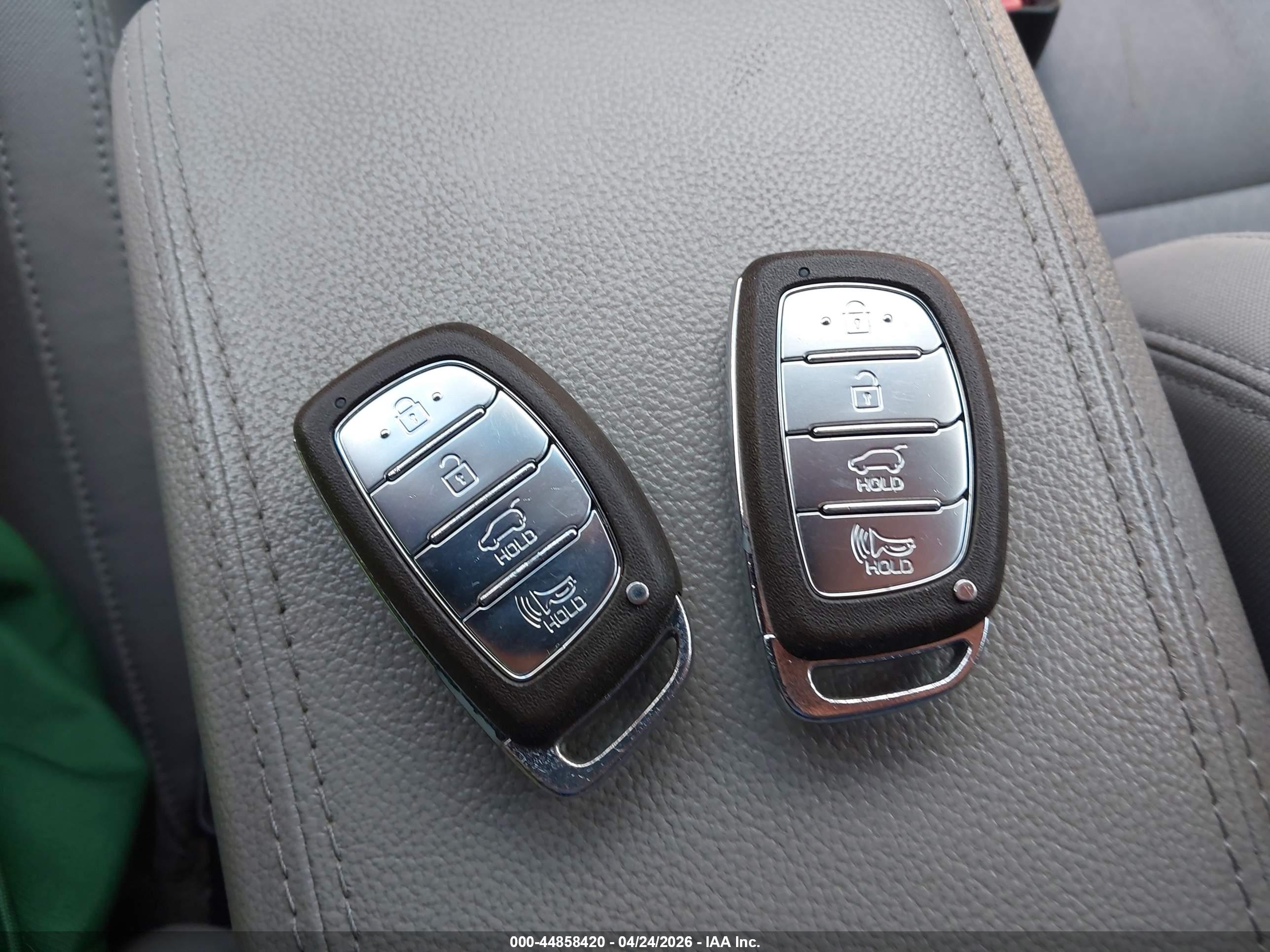 HYUNDAI TUCSON image 11