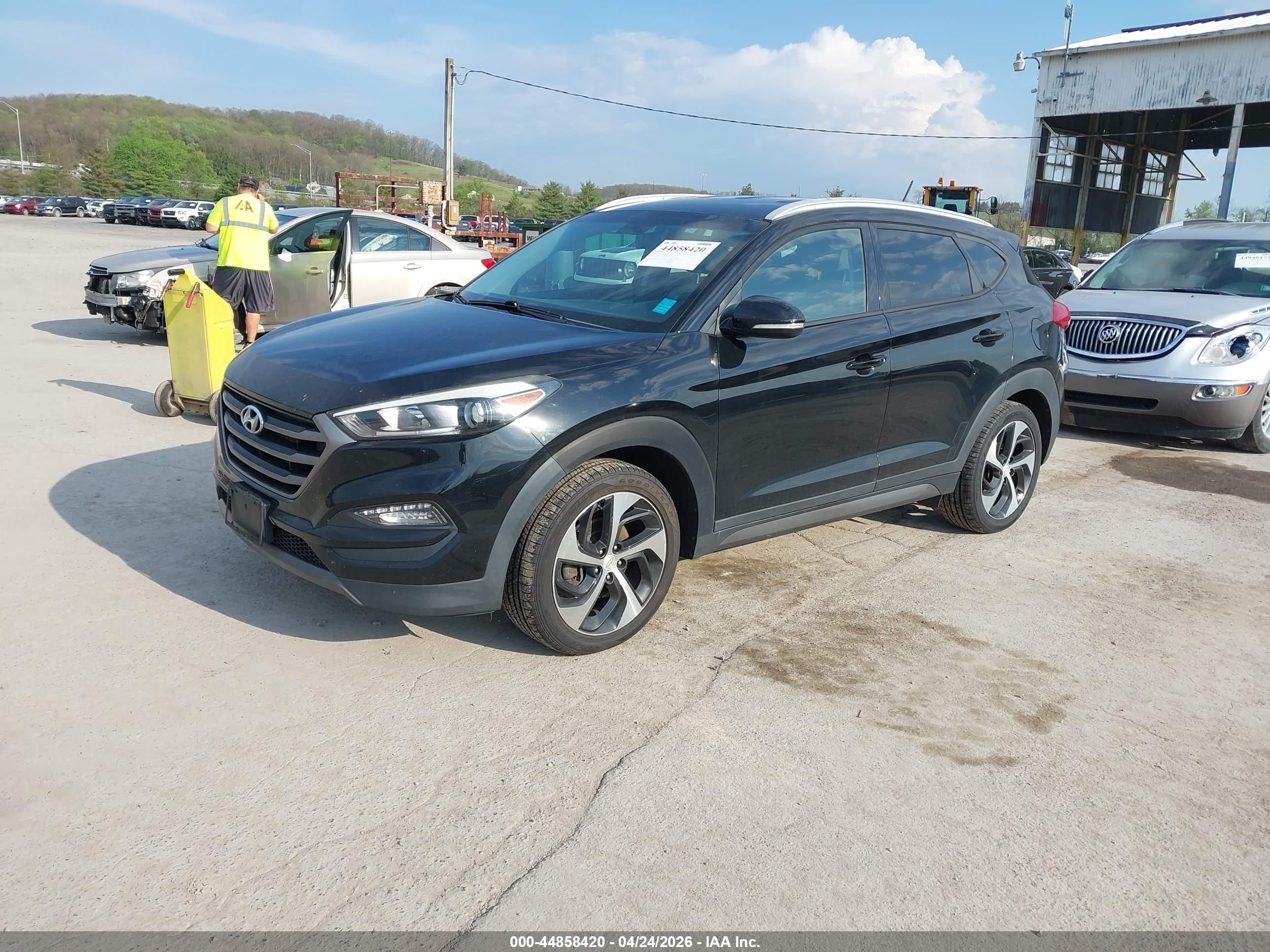 HYUNDAI TUCSON image 2