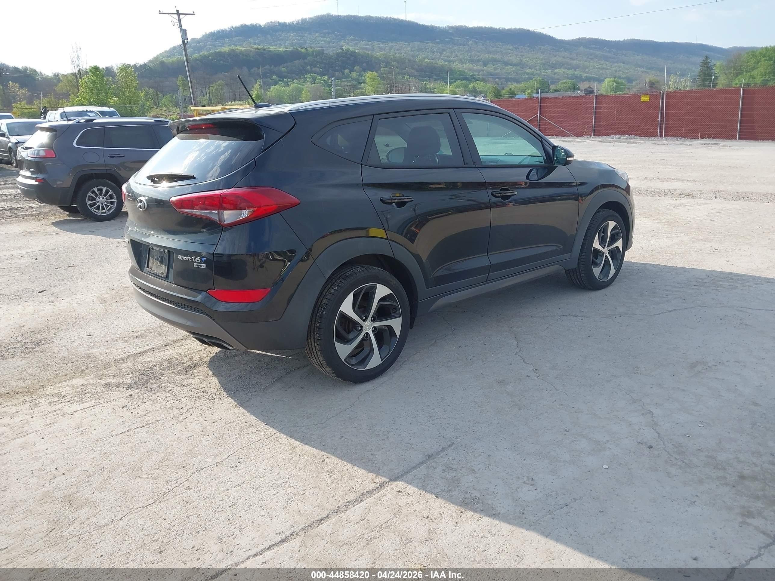 HYUNDAI TUCSON image 4