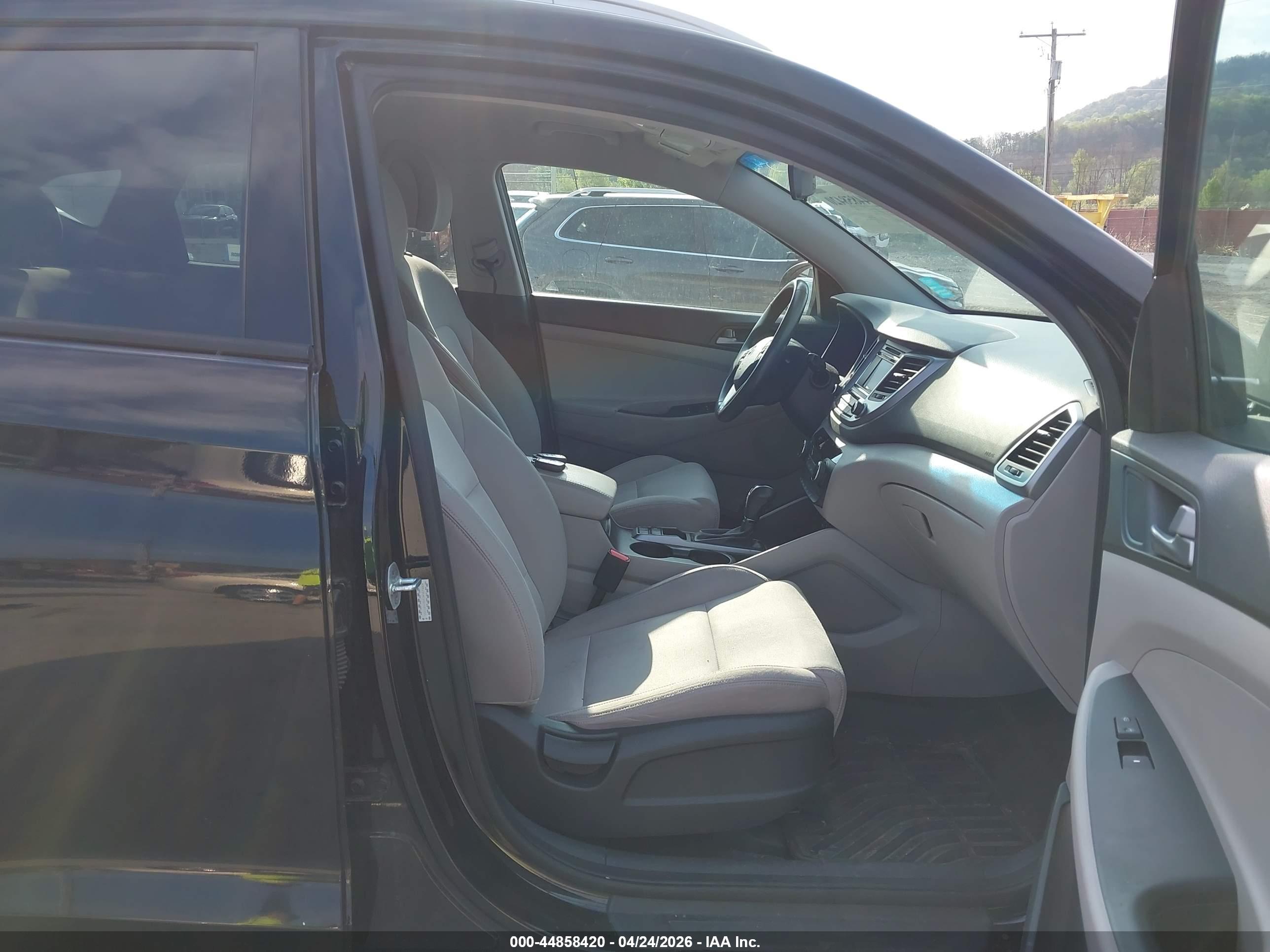 HYUNDAI TUCSON image 5