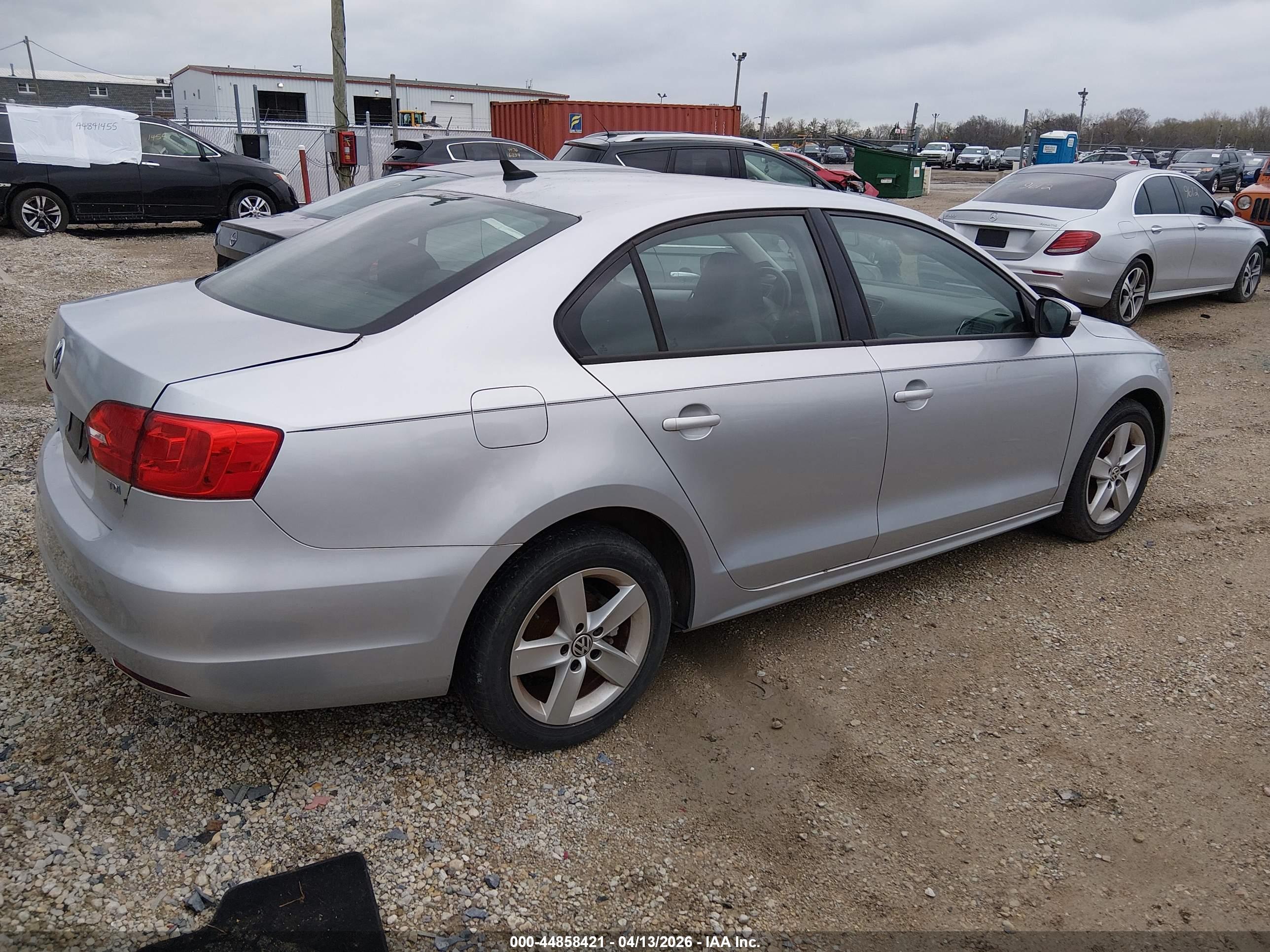 VOLKSWAGEN JETTA image 4