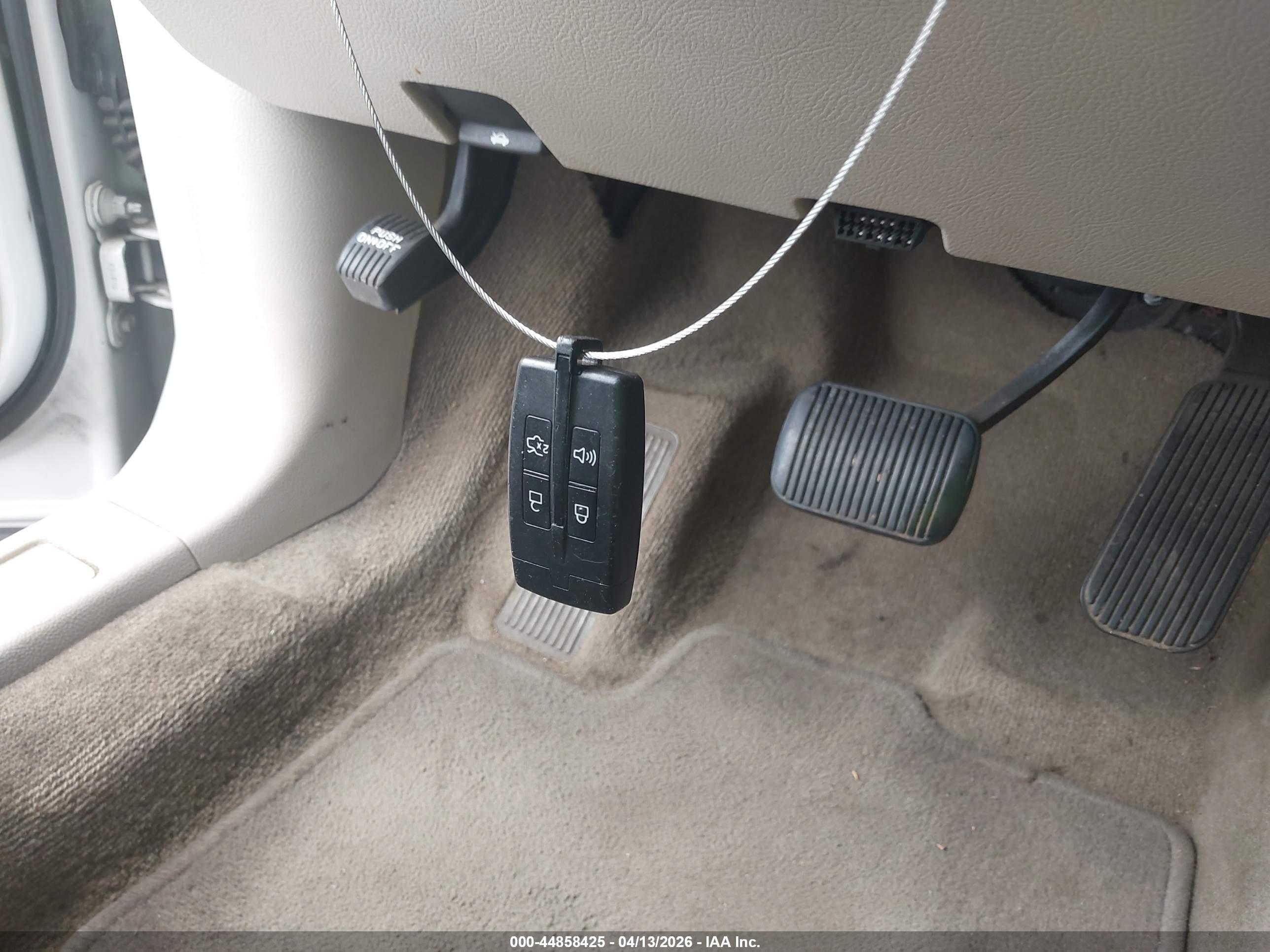 FORD TAURUS image 11