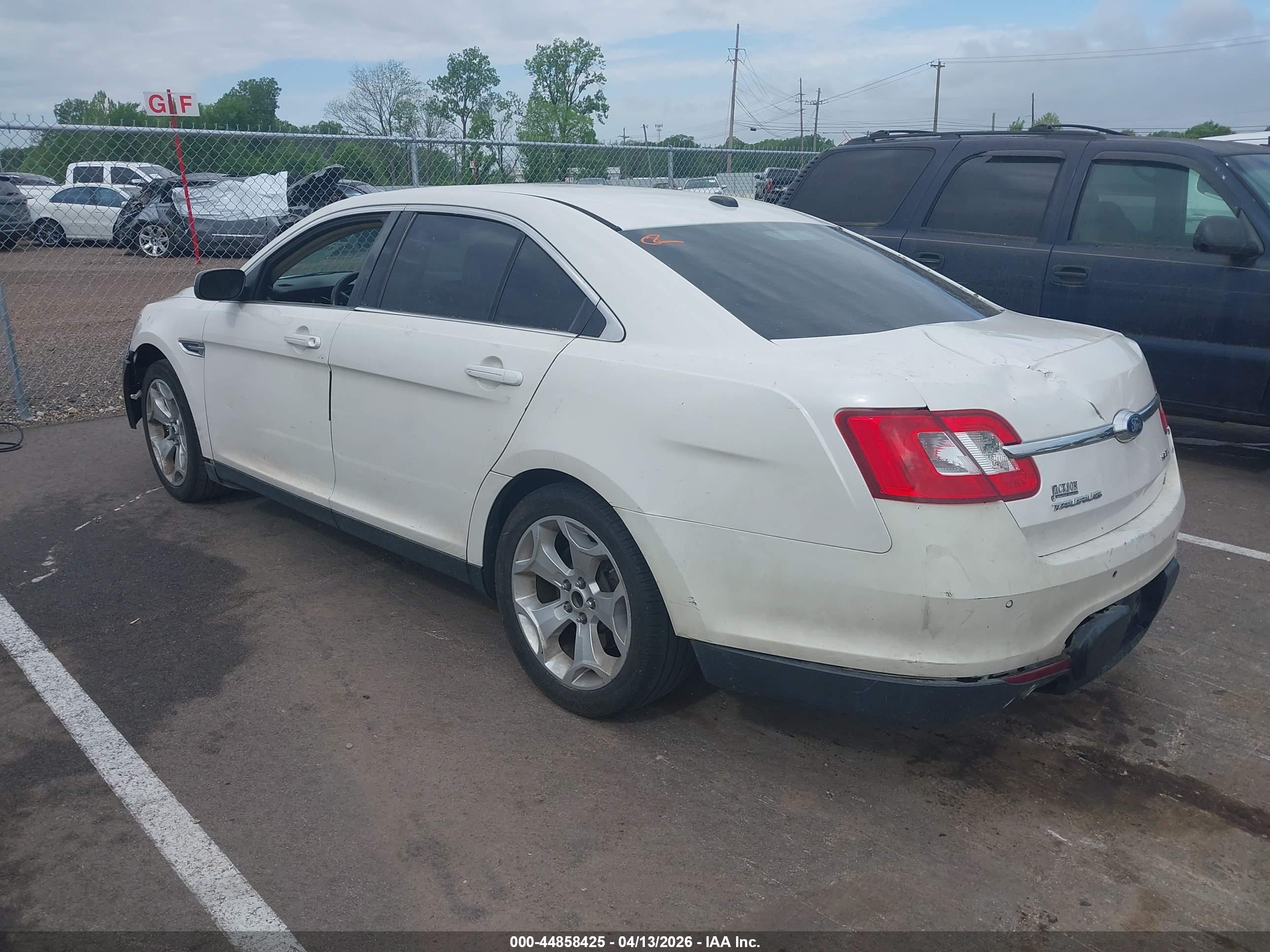 FORD TAURUS image 3