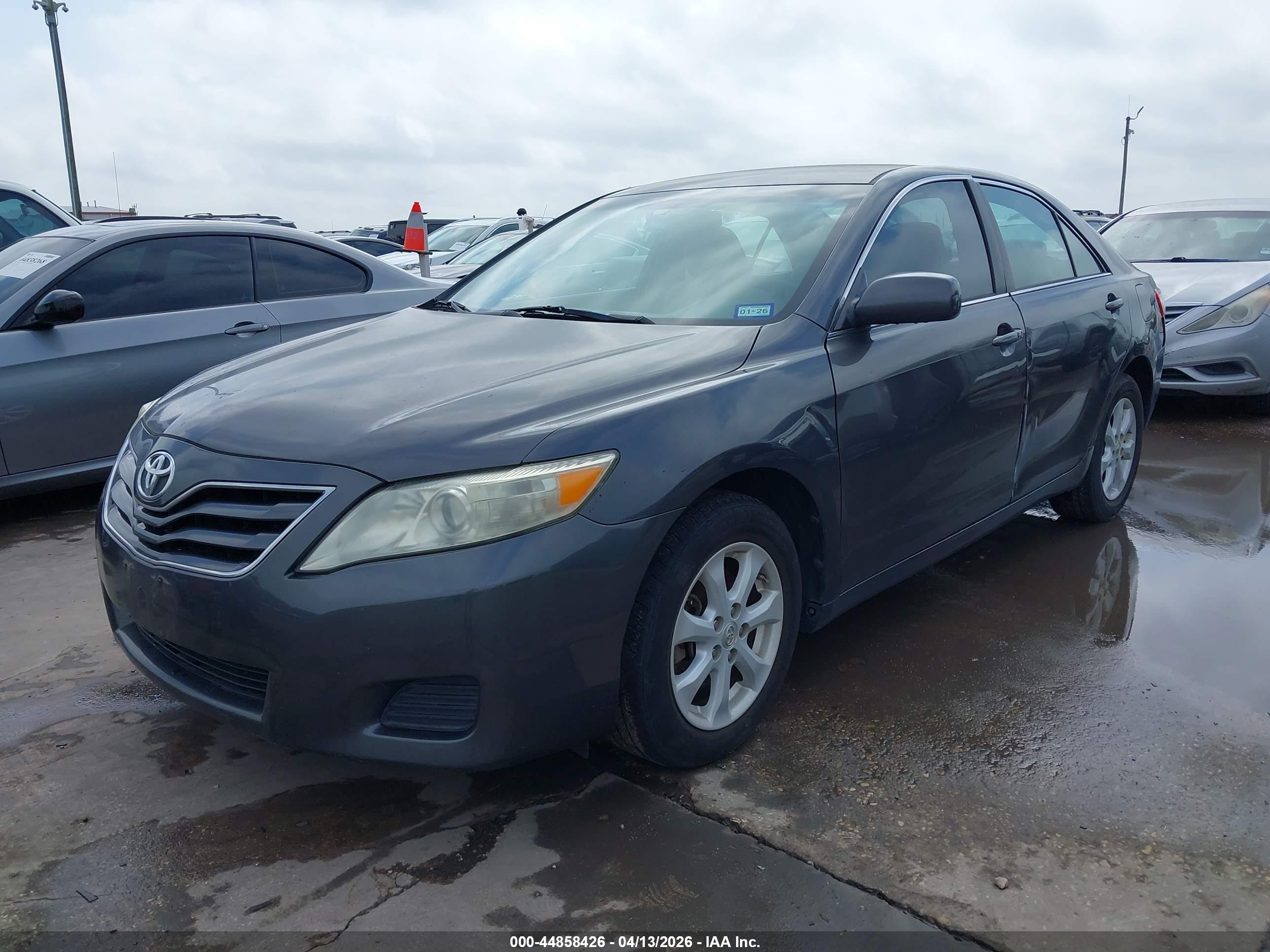 TOYOTA CAMRY image 2