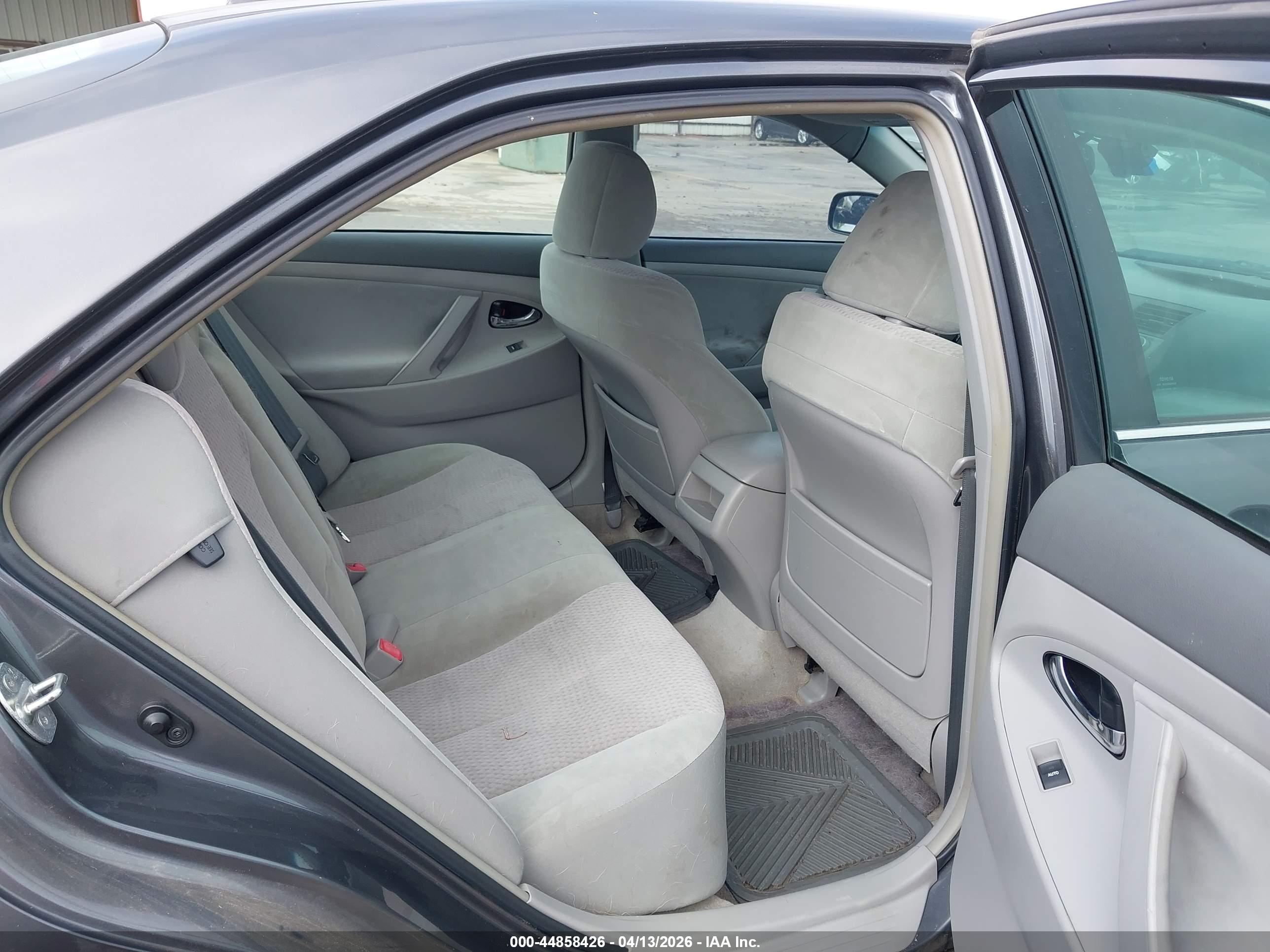 TOYOTA CAMRY image 8