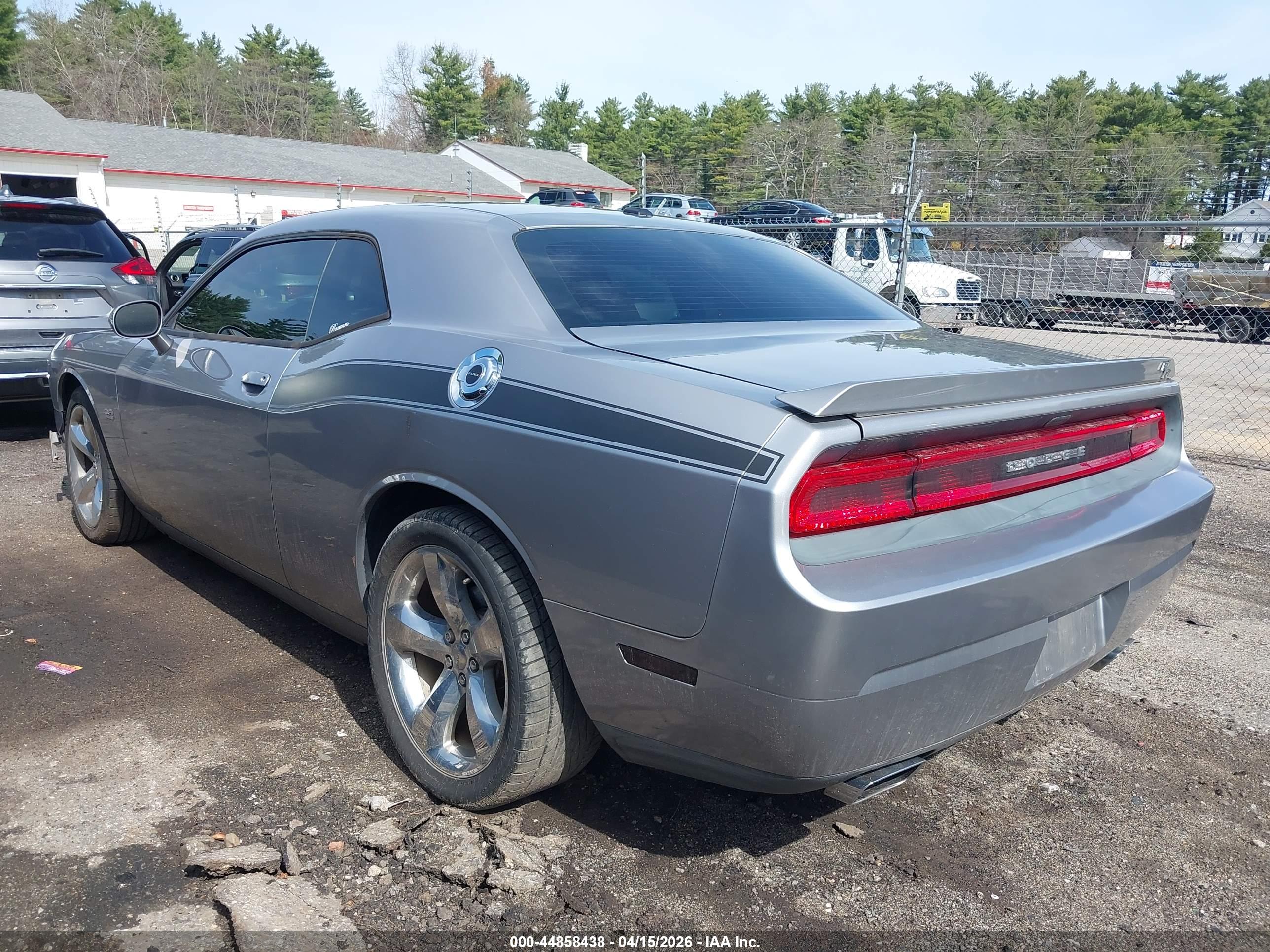 DODGE CHALLENGER image 3
