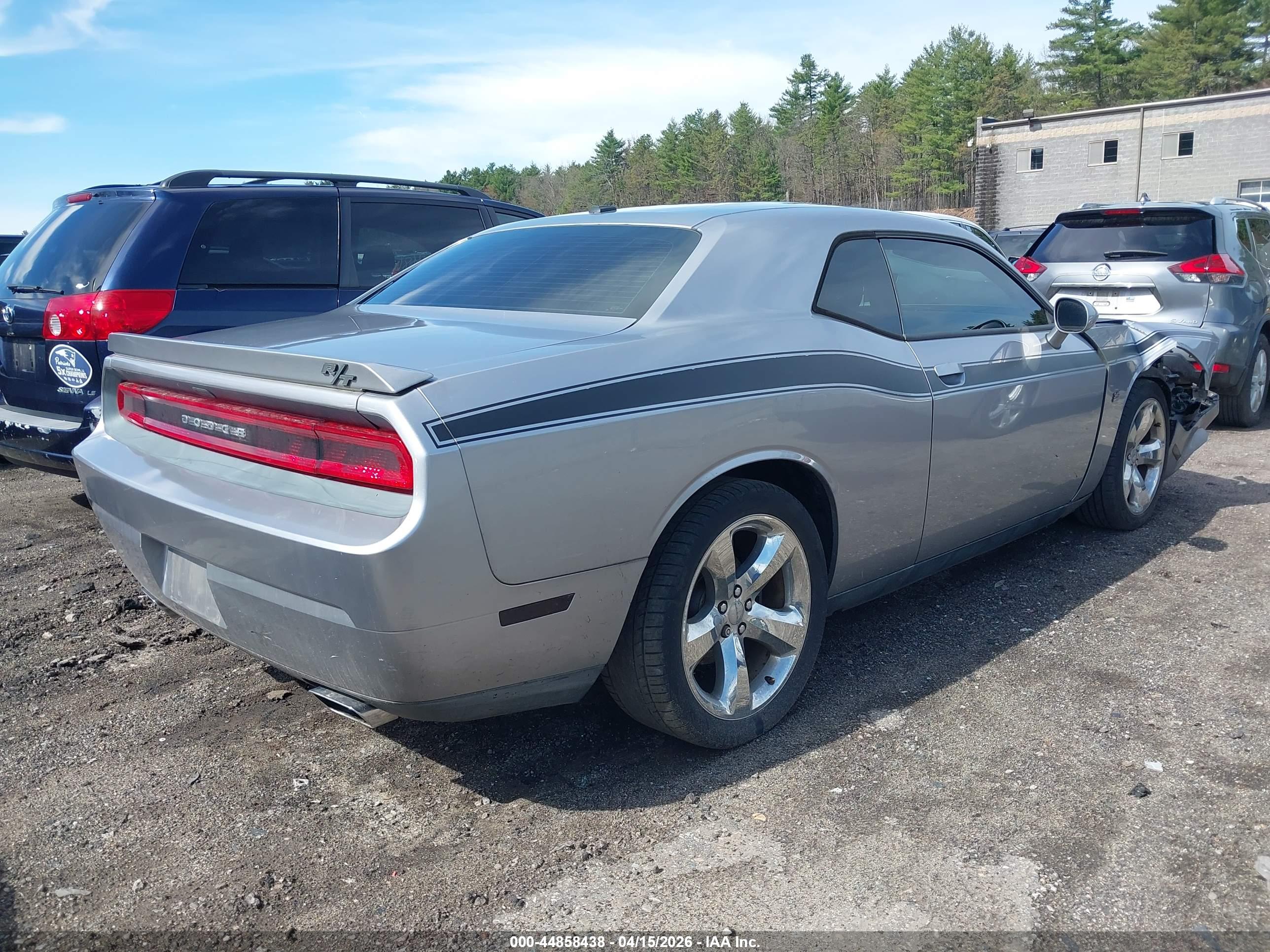 DODGE CHALLENGER image 4