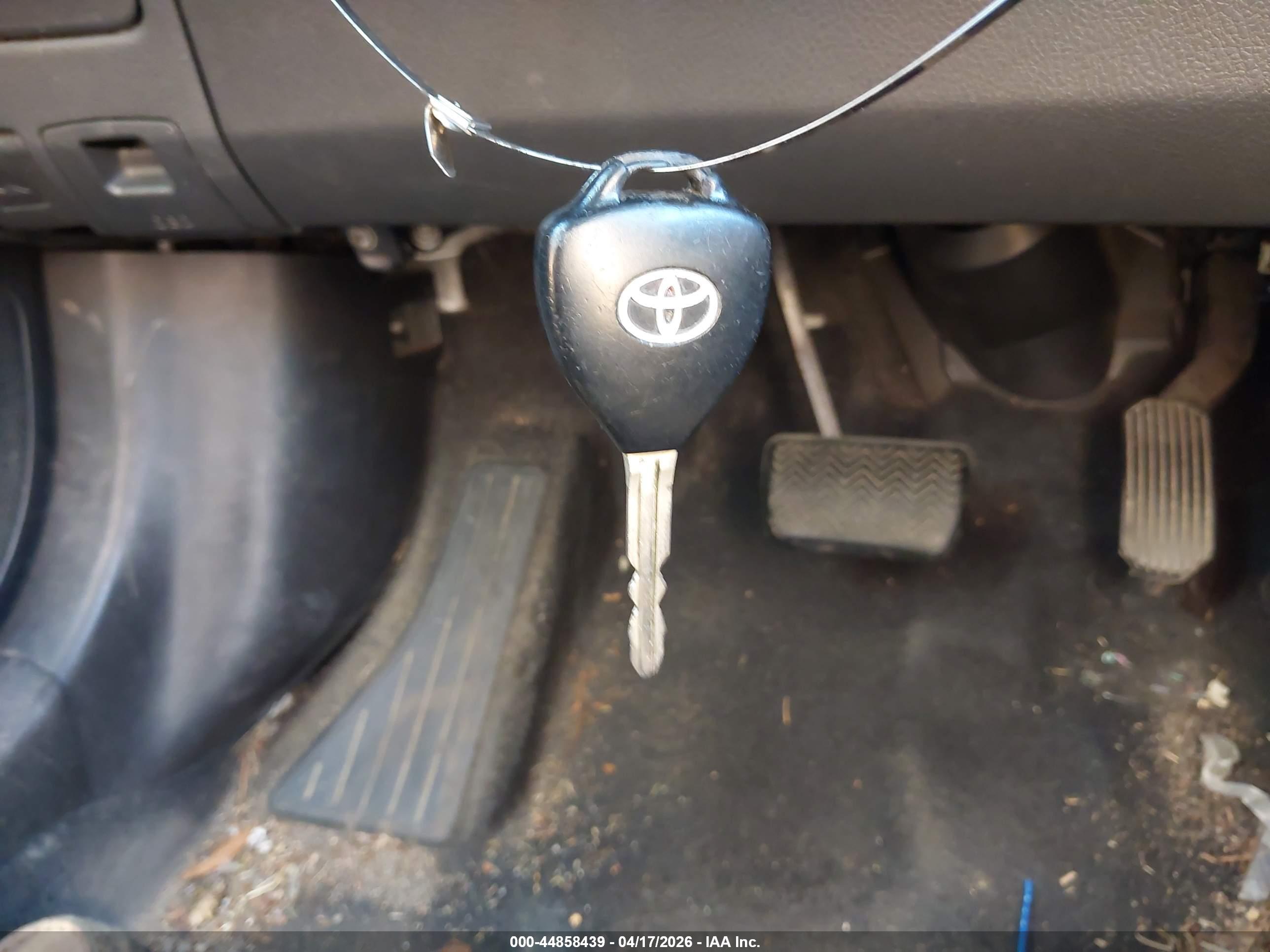 TOYOTA COROLLA image 11