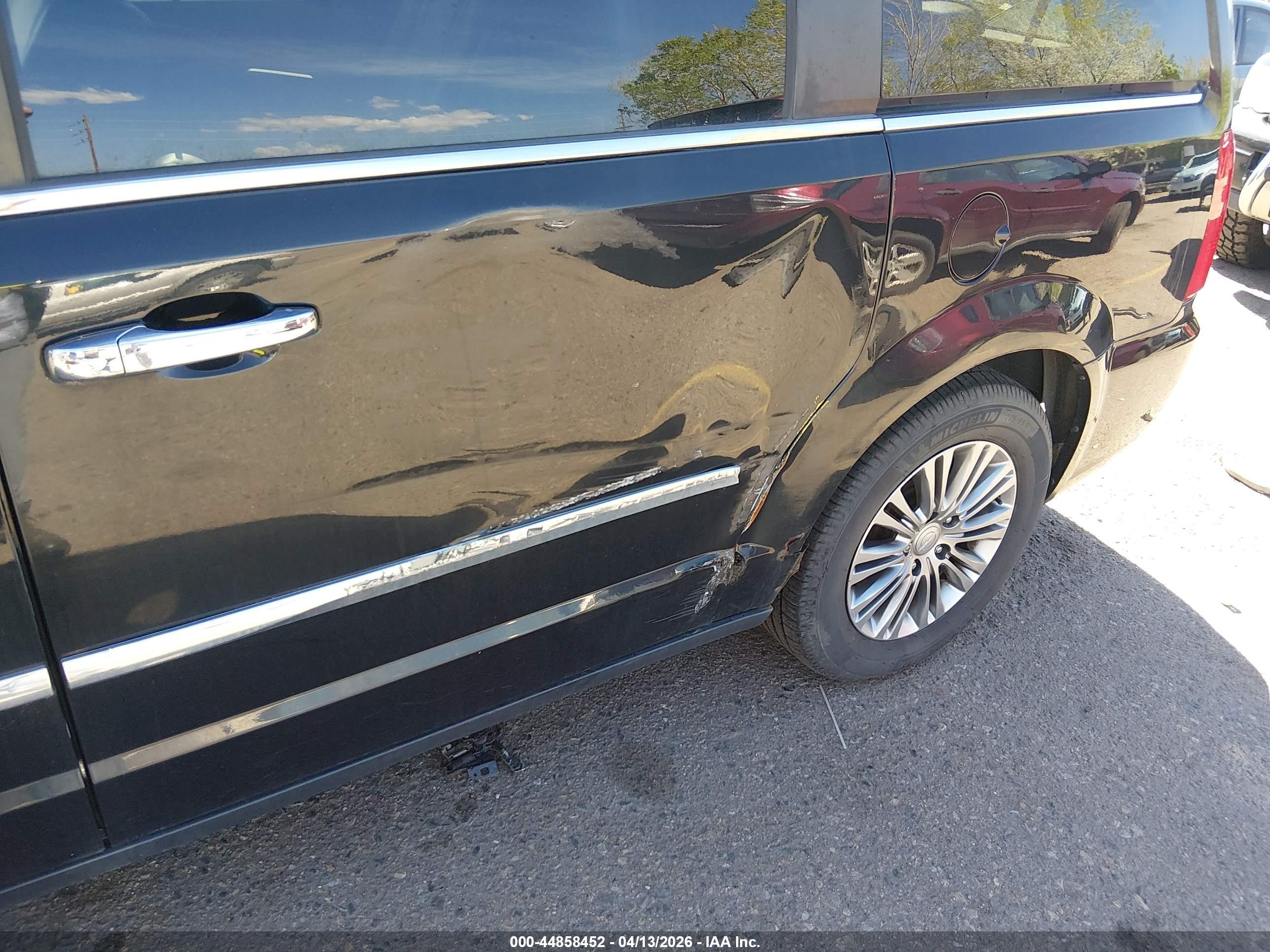 CHRYSLER TOWN image 6