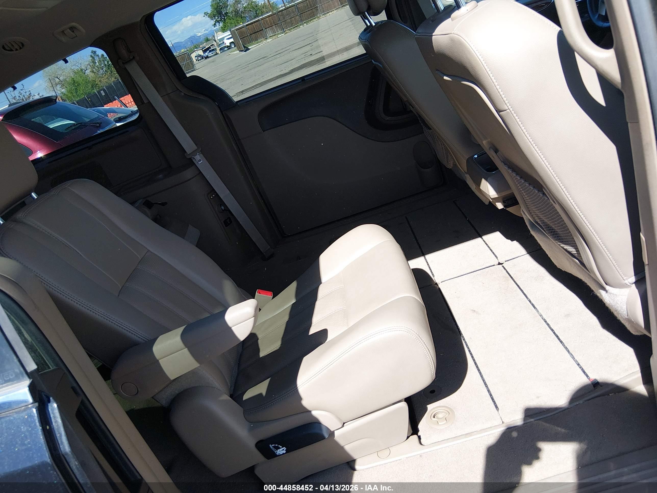 CHRYSLER TOWN image 8