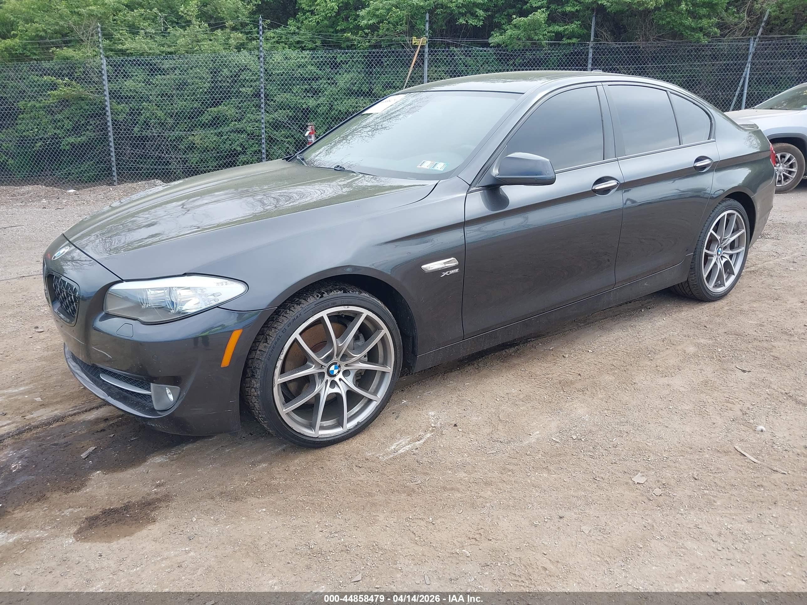 BMW 550I image 2