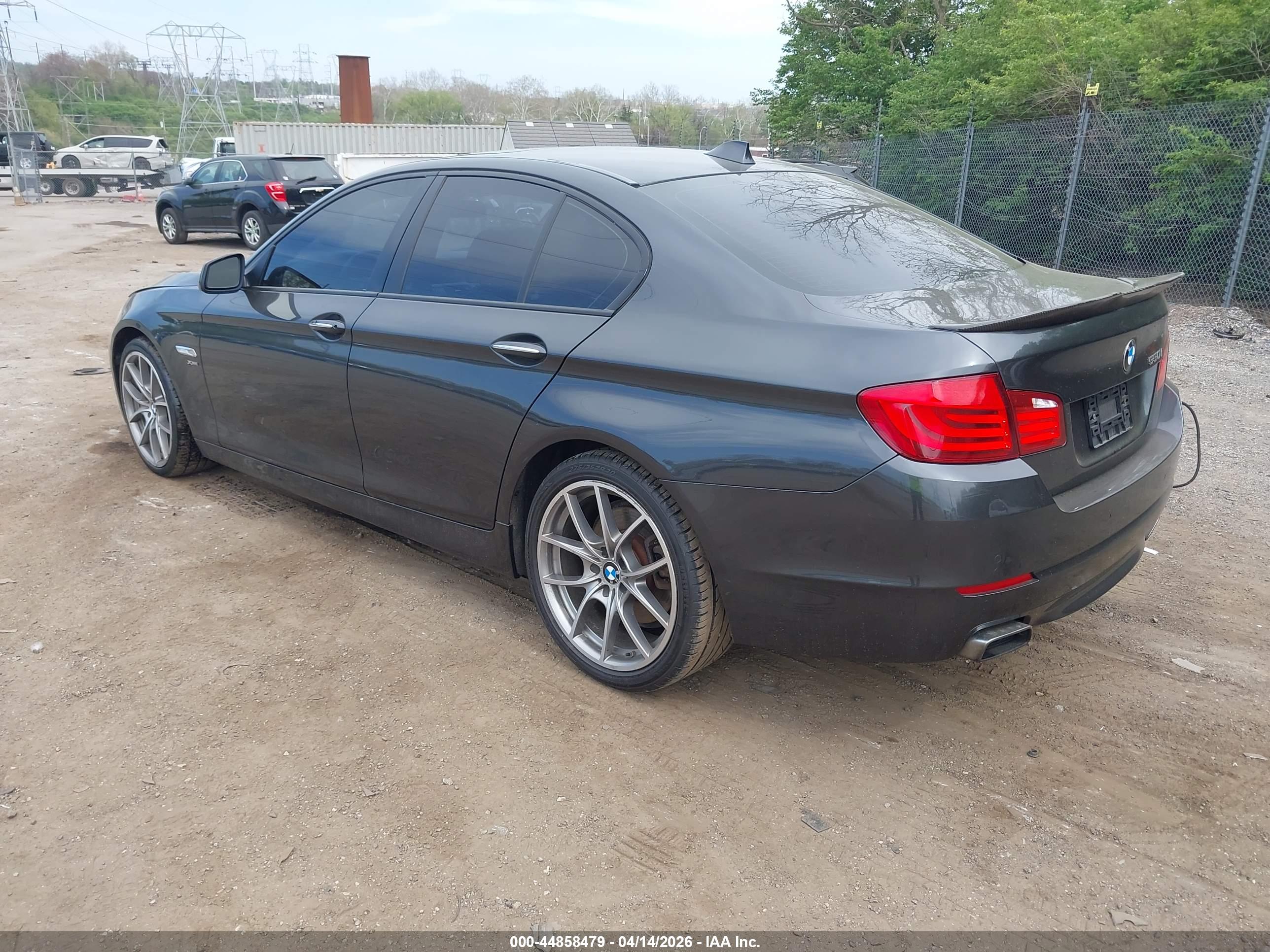 BMW 550I image 3