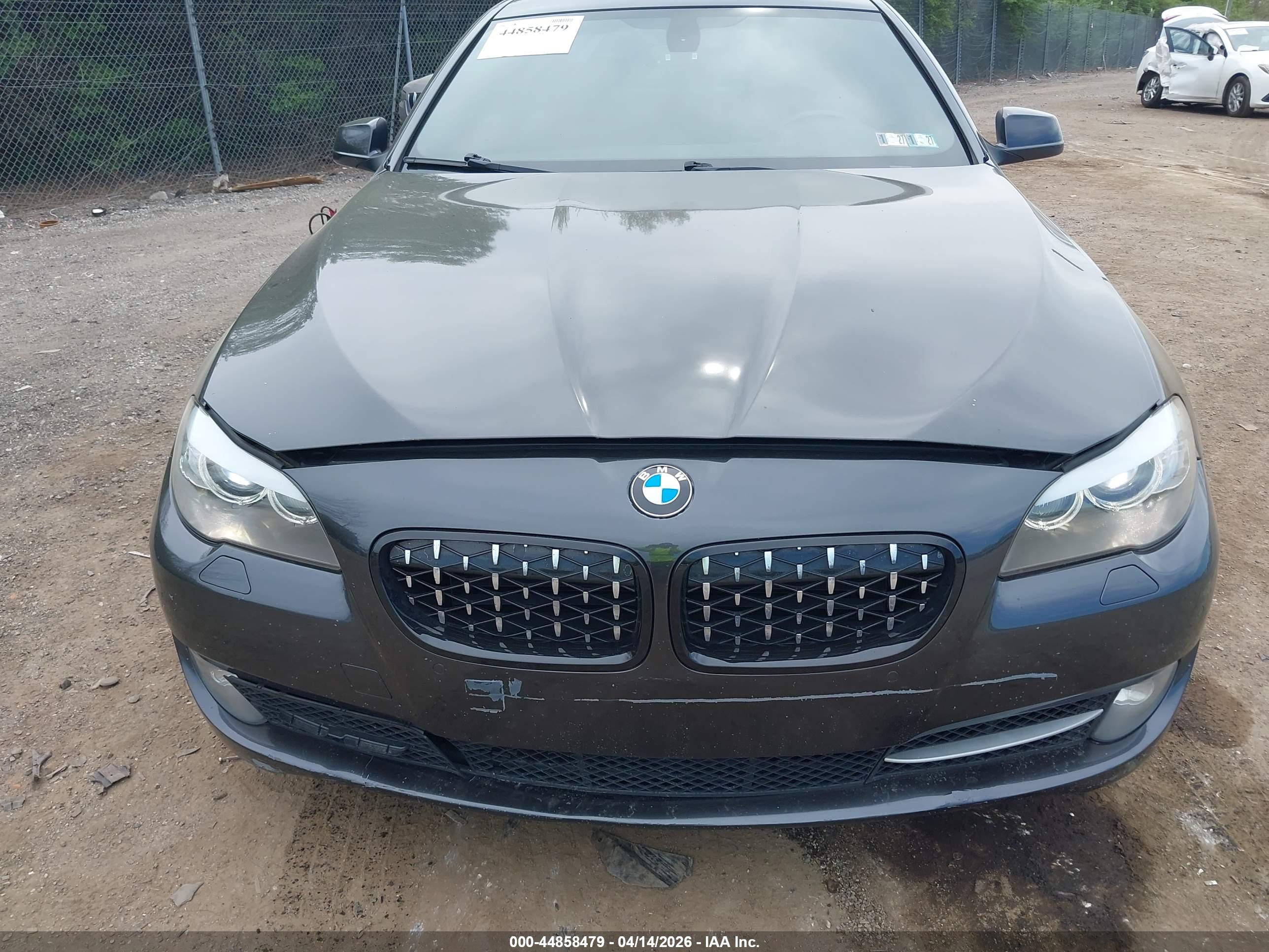 BMW 550I image 6
