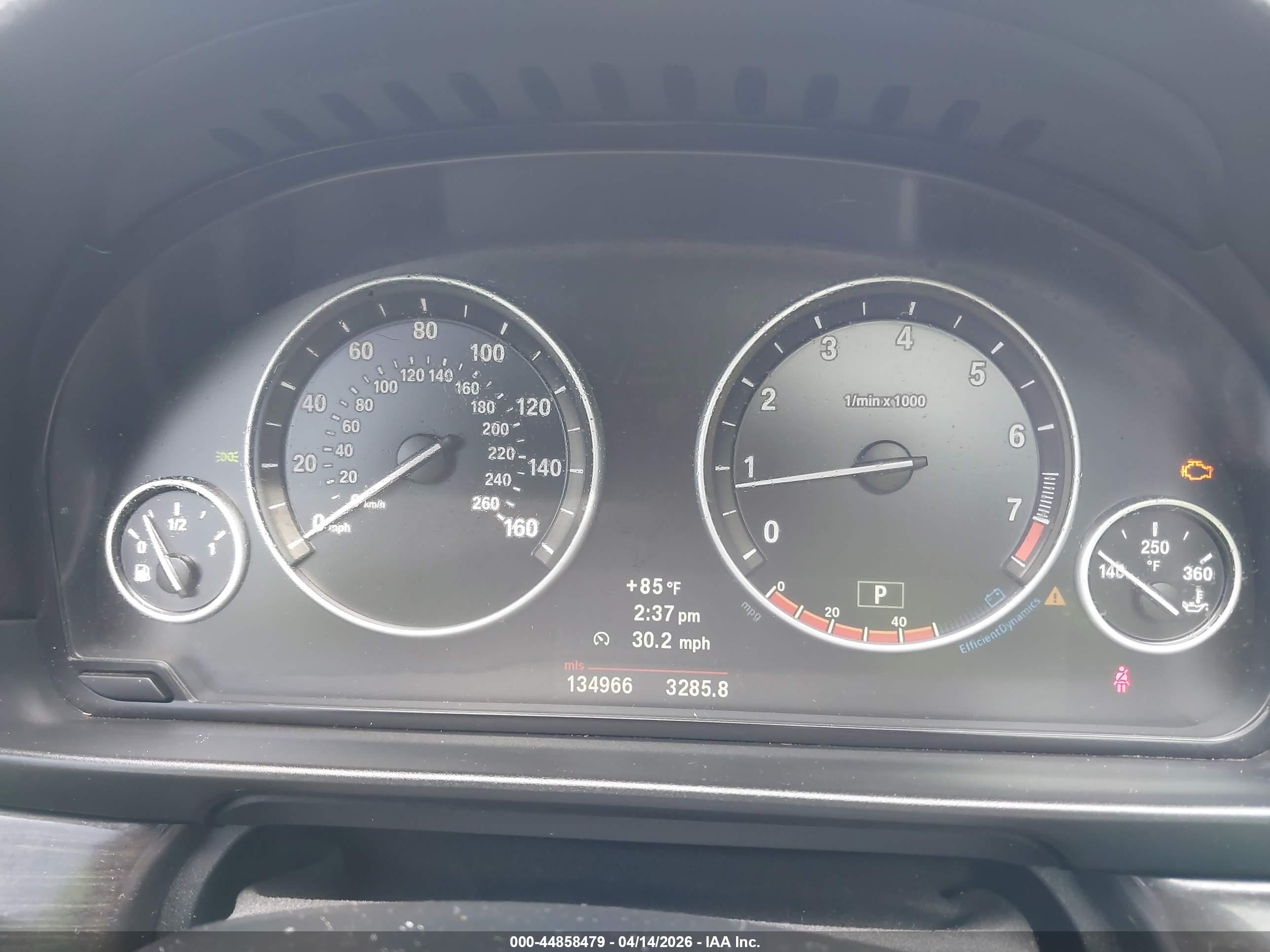 BMW 550I image 7