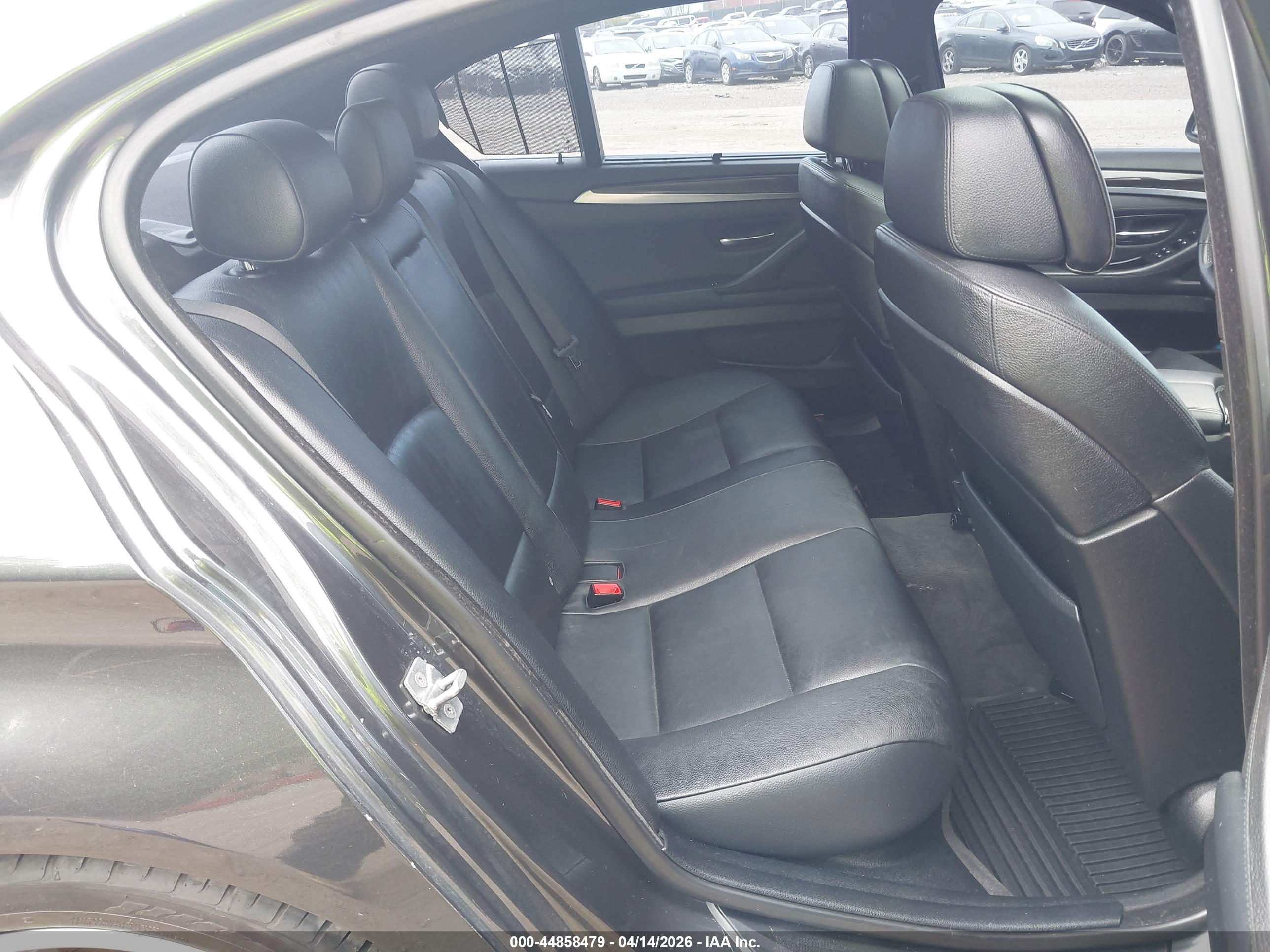 BMW 550I image 8