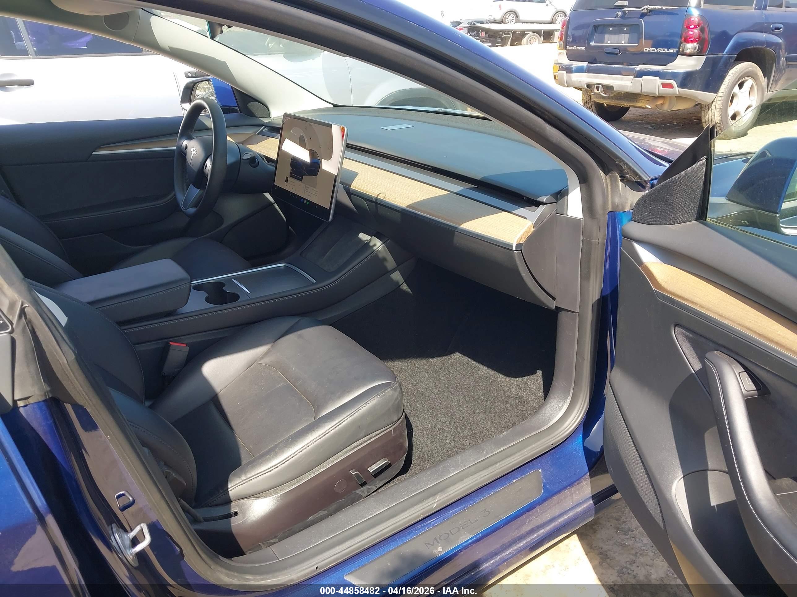 TESLA MODEL image 5