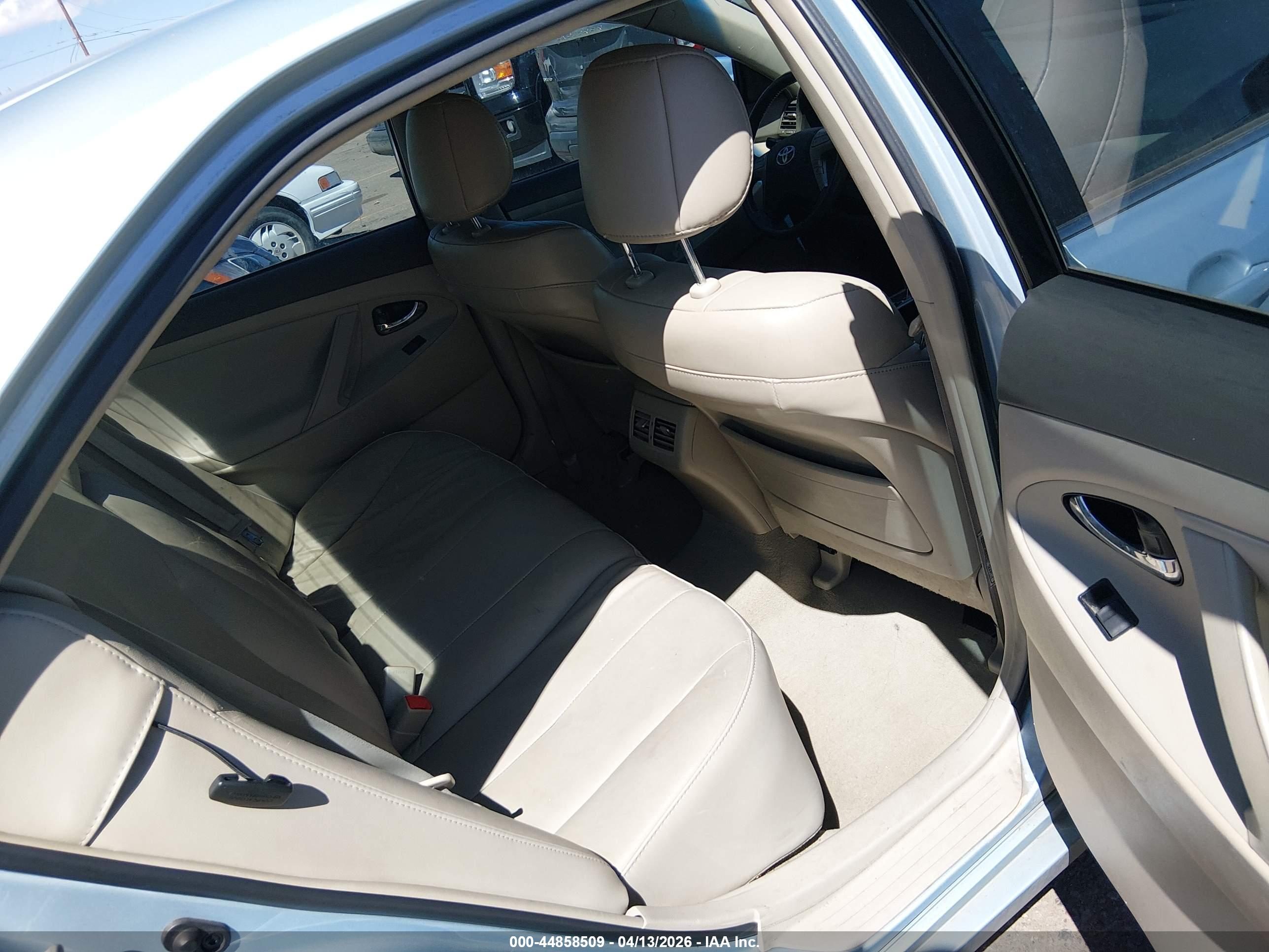 TOYOTA CAMRY image 8