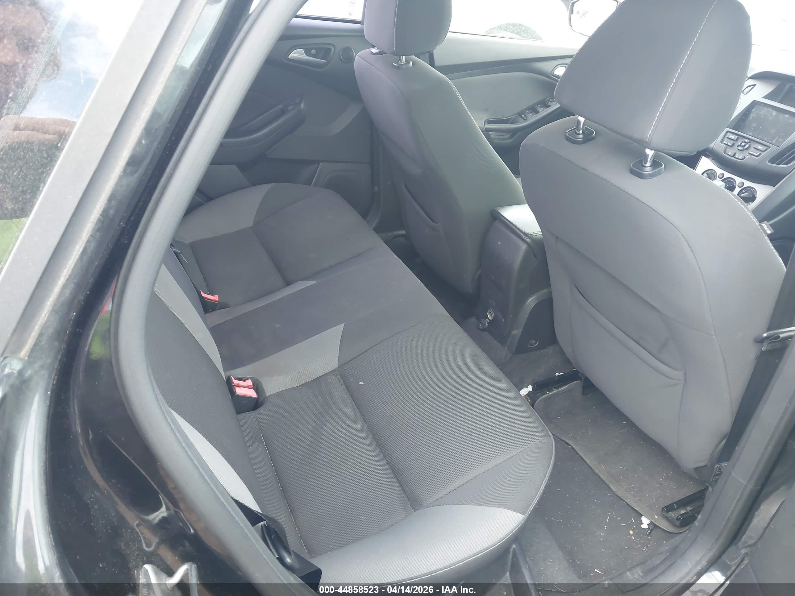 FORD FOCUS image 8