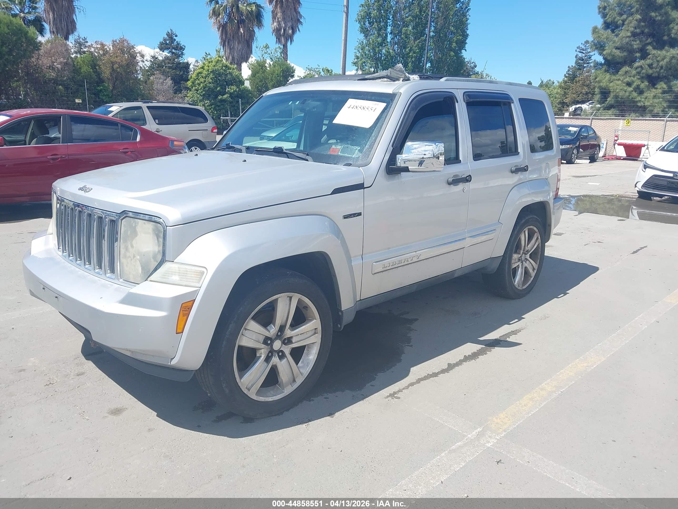 JEEP LIBERTY image 2