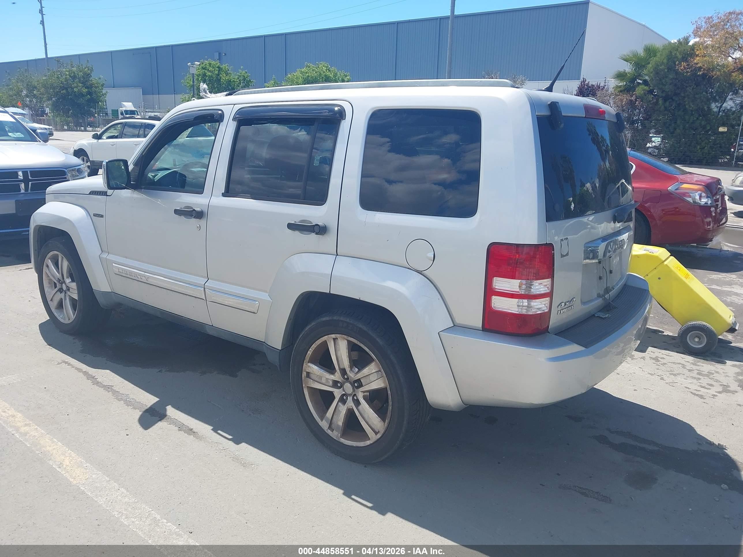 JEEP LIBERTY image 3