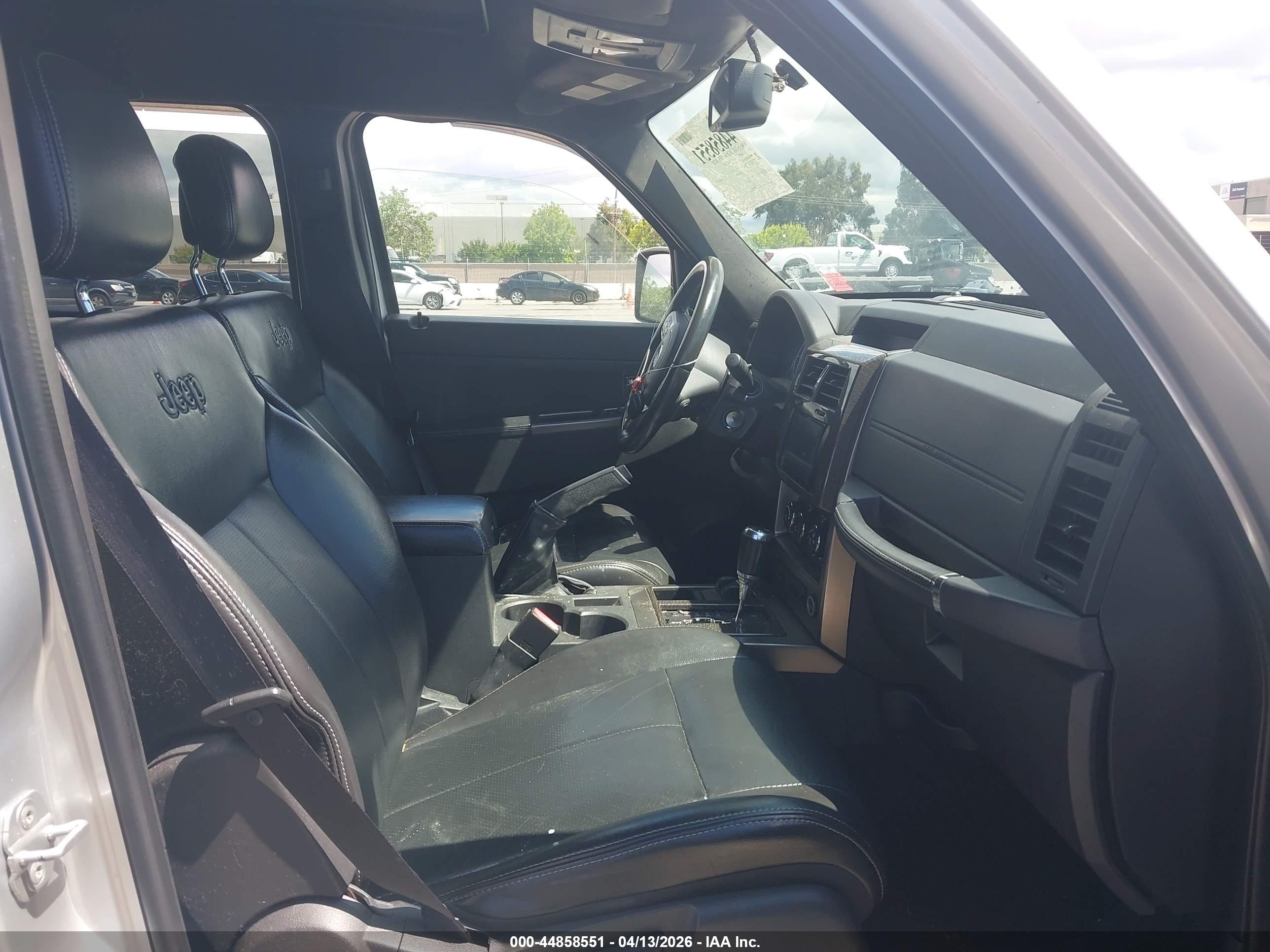 JEEP LIBERTY image 5