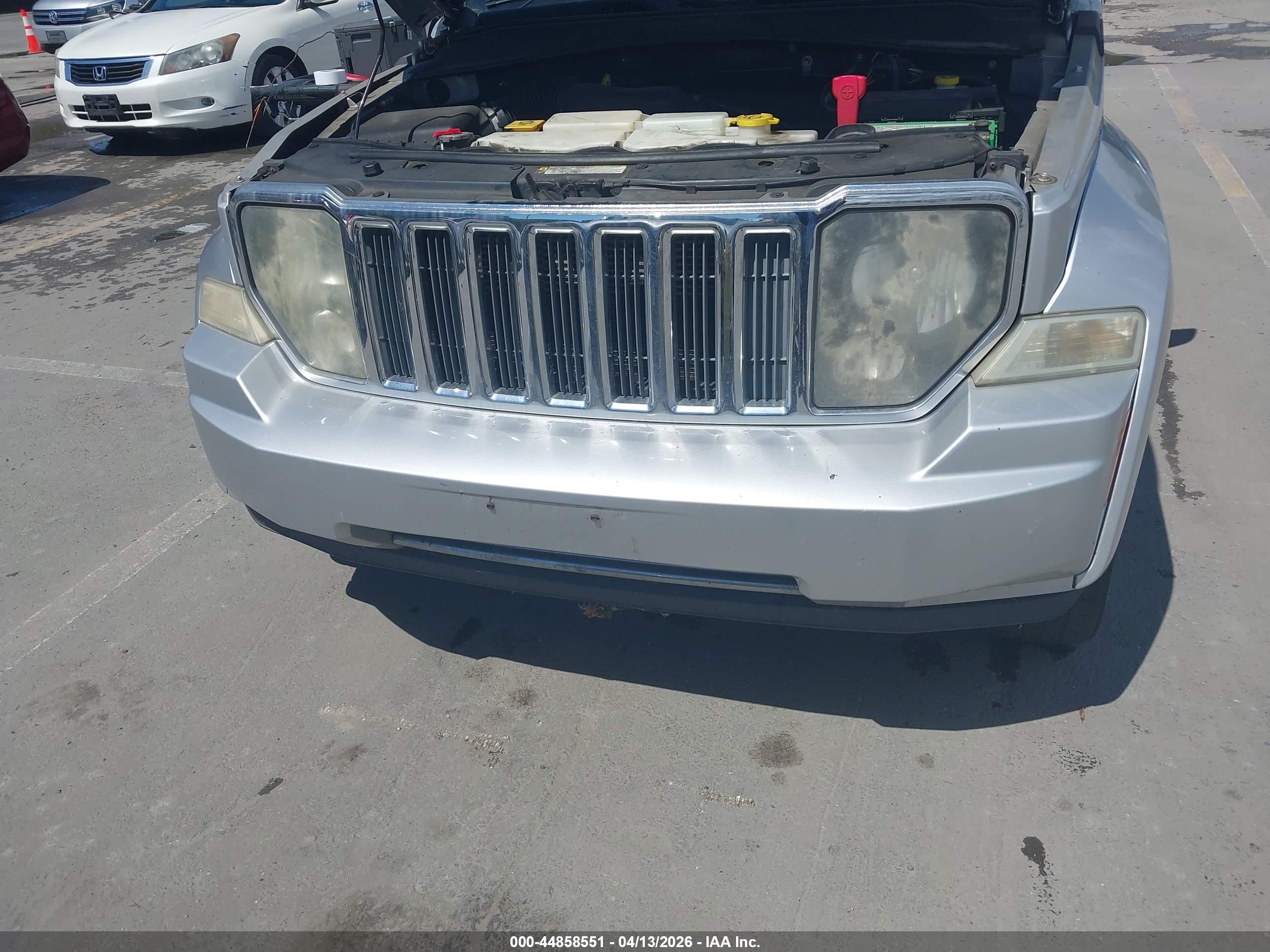 JEEP LIBERTY image 6
