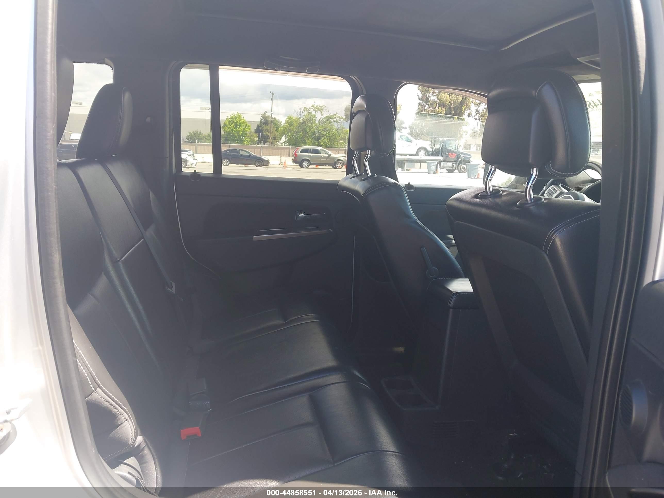 JEEP LIBERTY image 8