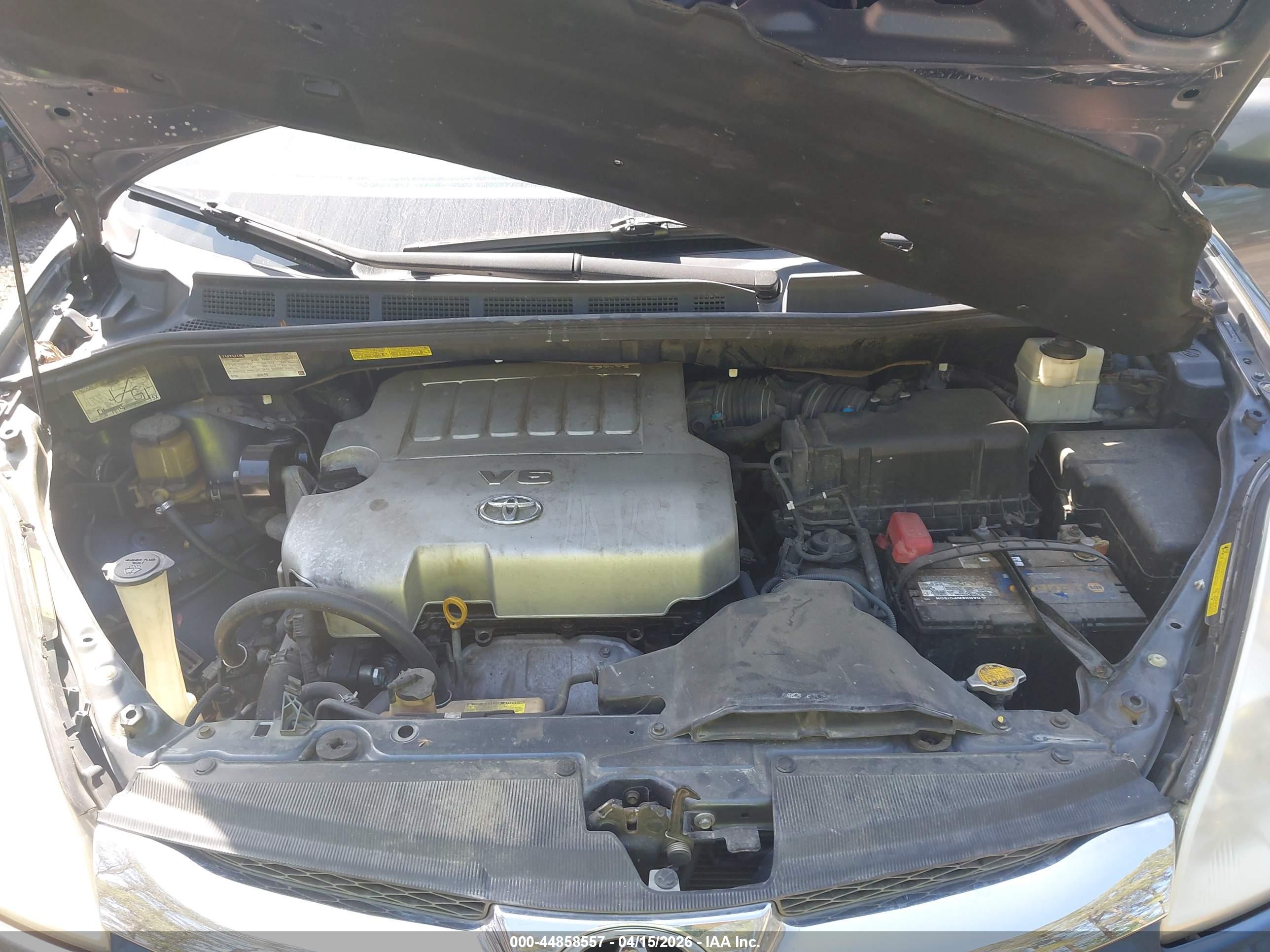 TOYOTA SIENNA image 10