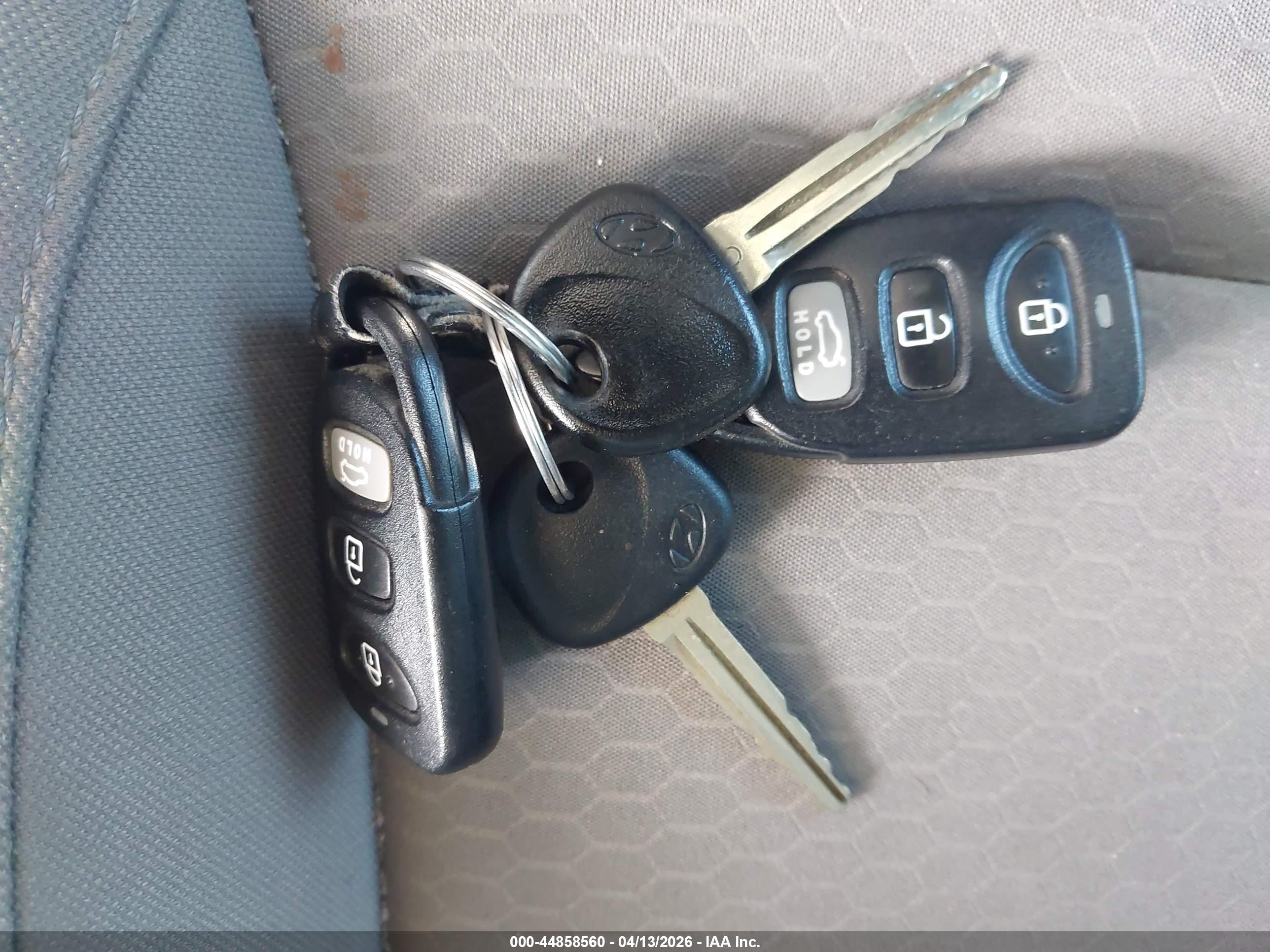 HYUNDAI ELANTRA image 11
