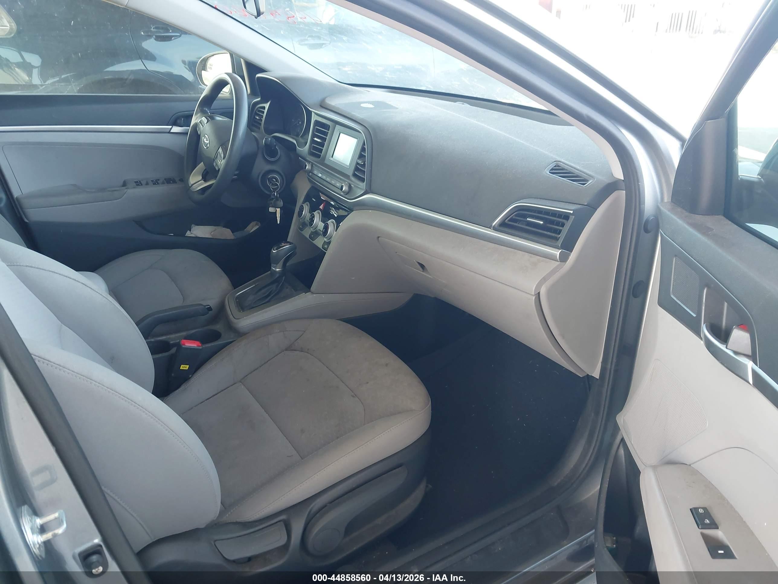 HYUNDAI ELANTRA image 5
