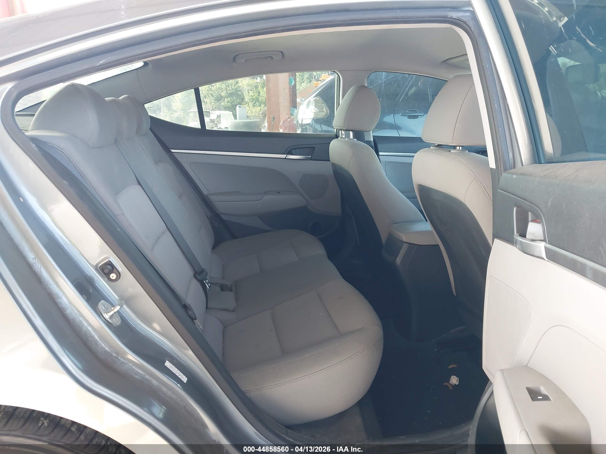 HYUNDAI ELANTRA image 8