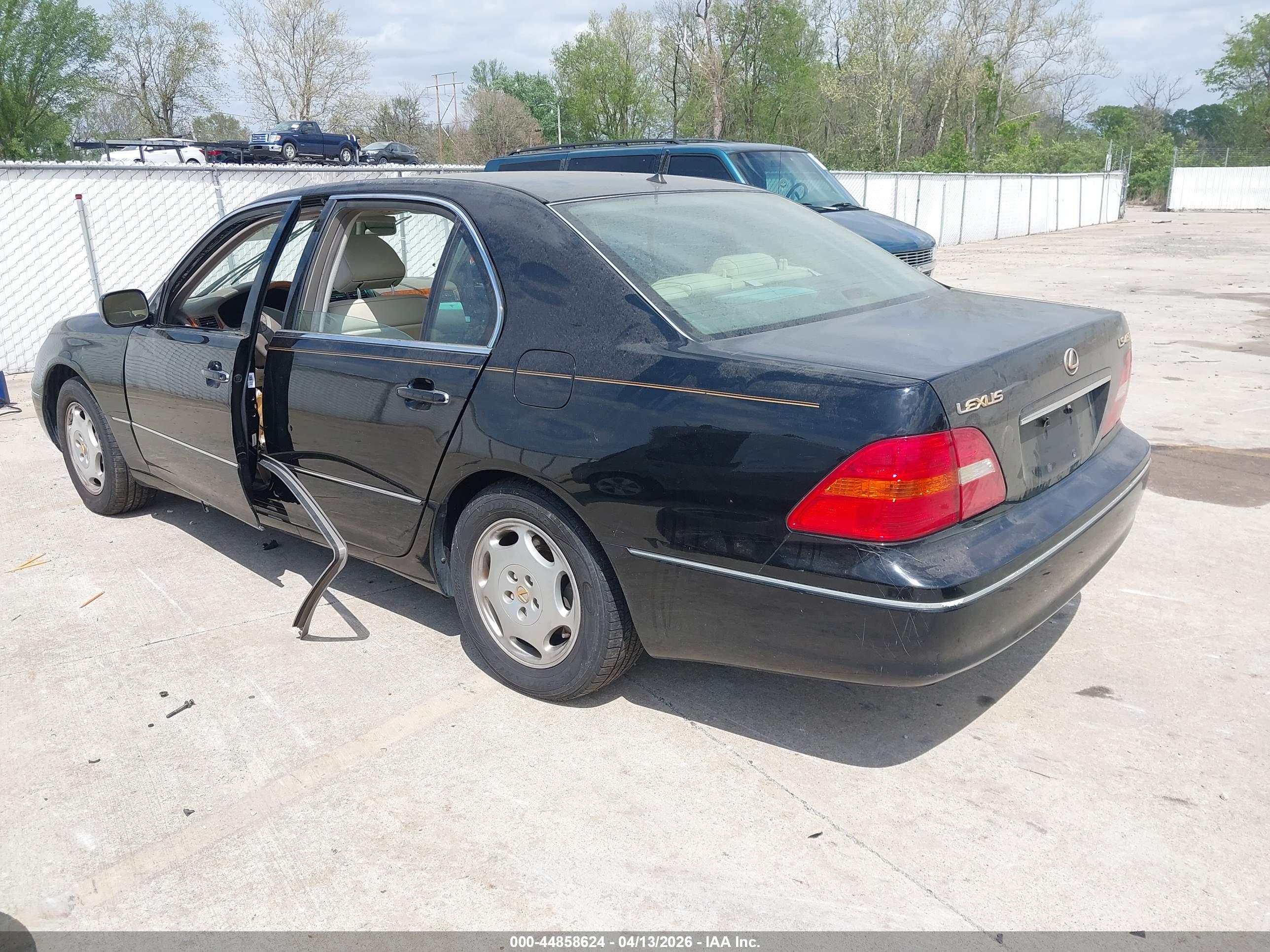 LEXUS LS image 3