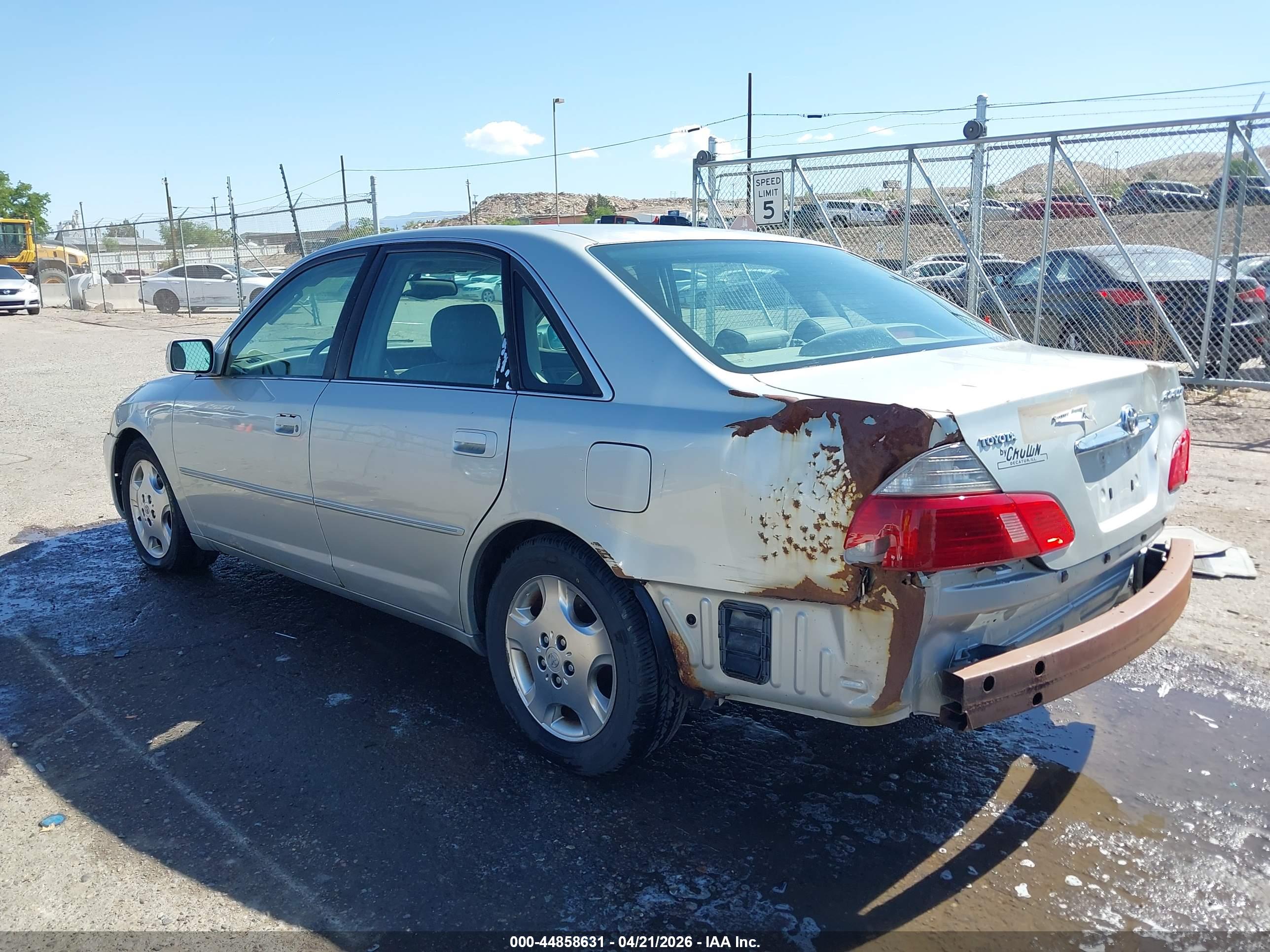 TOYOTA AVALON image 3