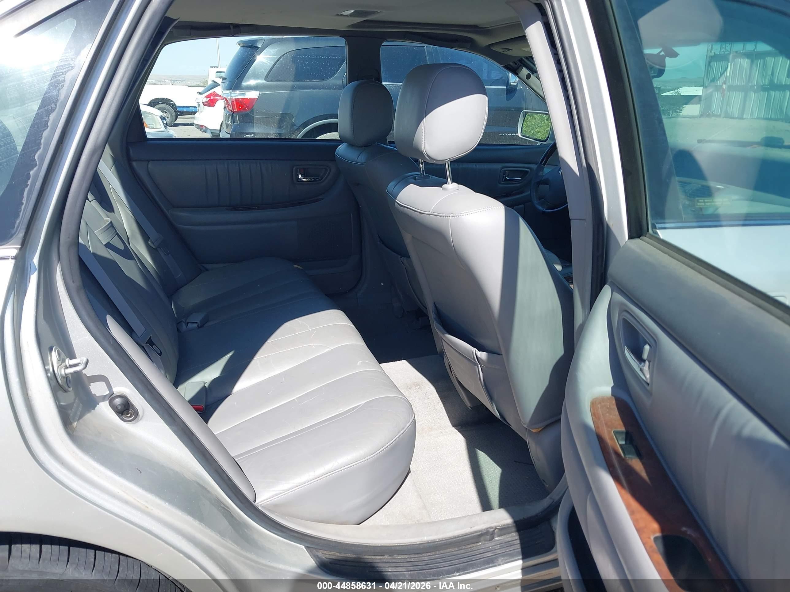 TOYOTA AVALON image 8