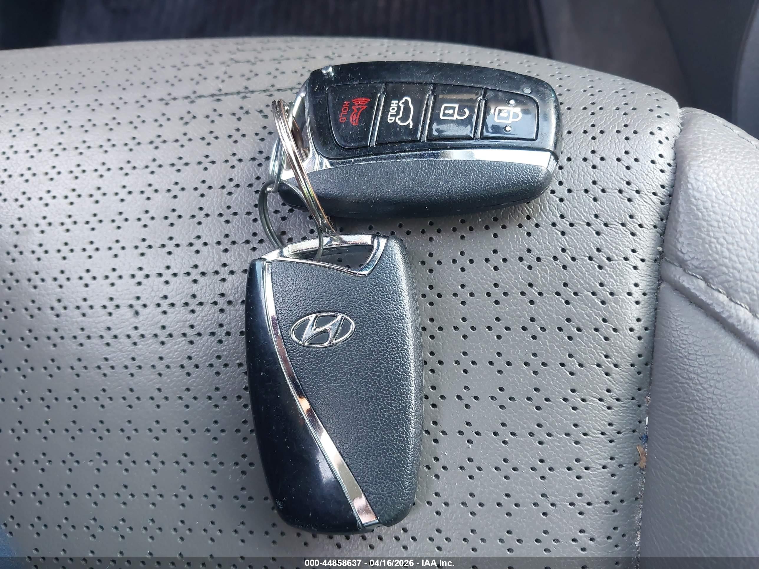 HYUNDAI SANTA image 11