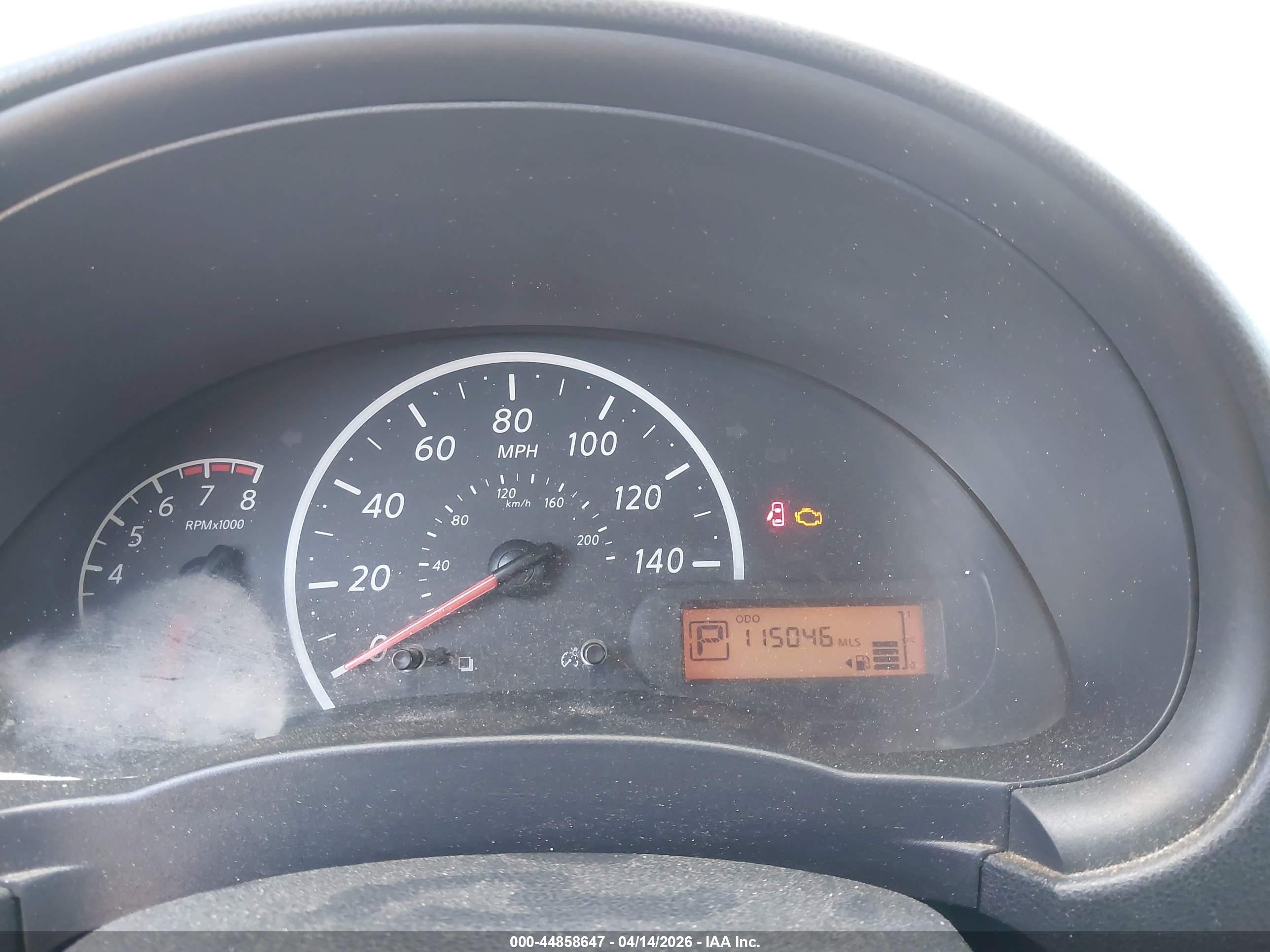 NISSAN VERSA image 7