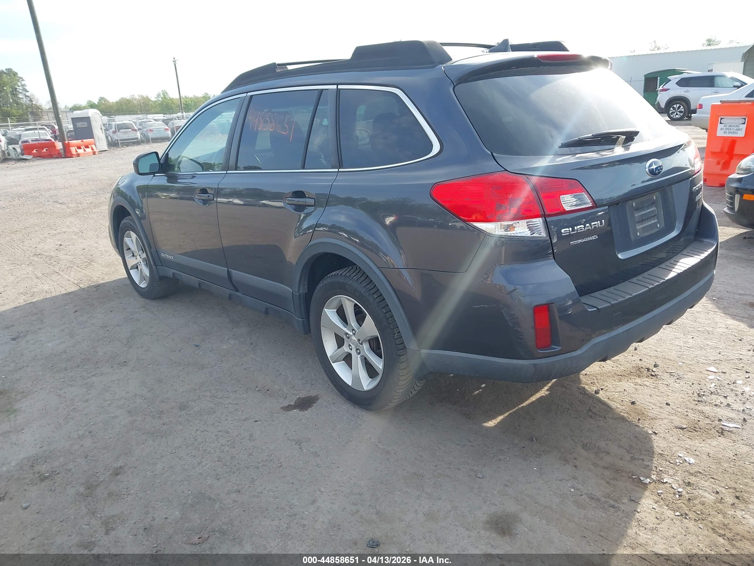 SUBARU OUTBACK image 3