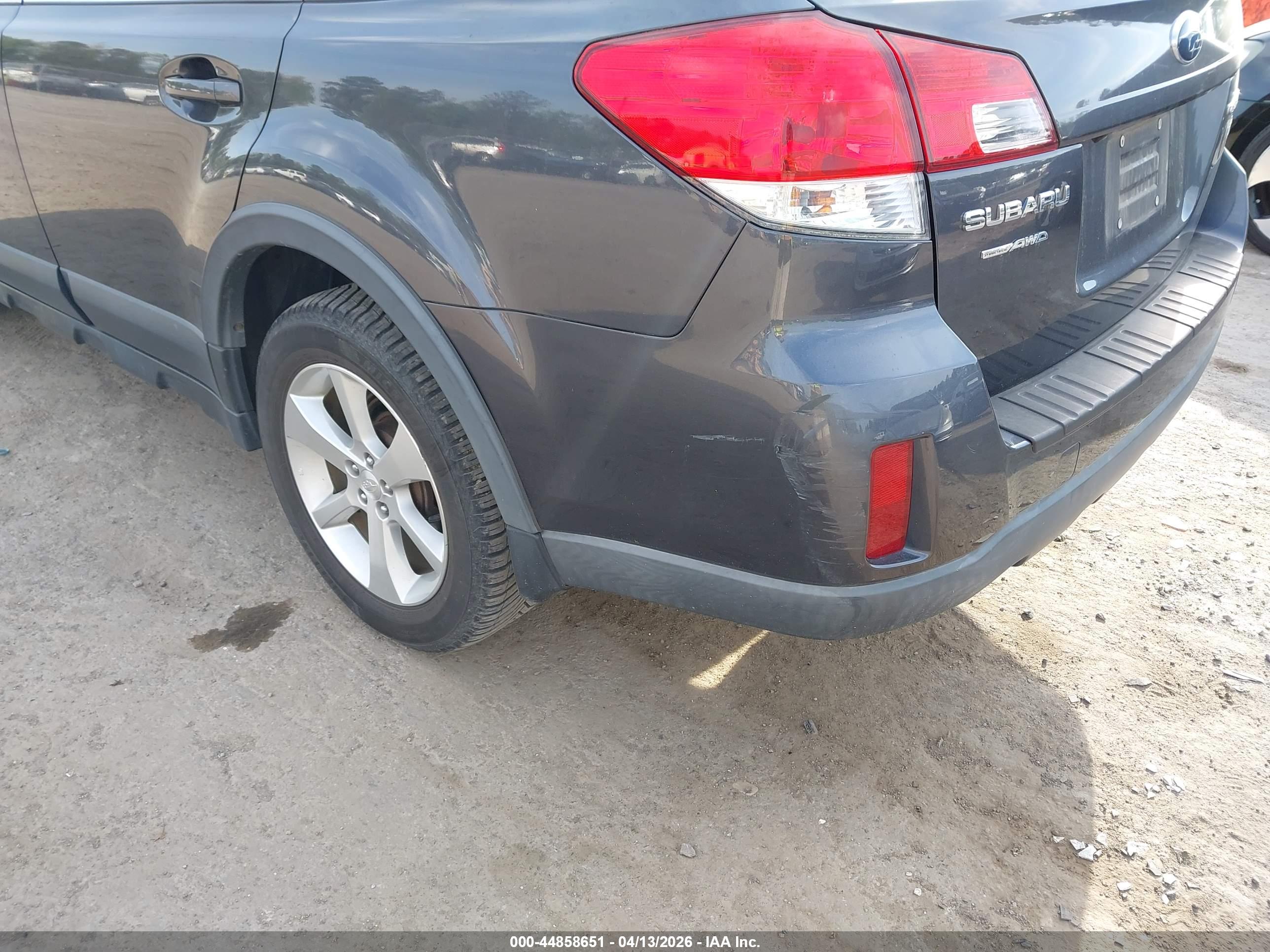 SUBARU OUTBACK image 6