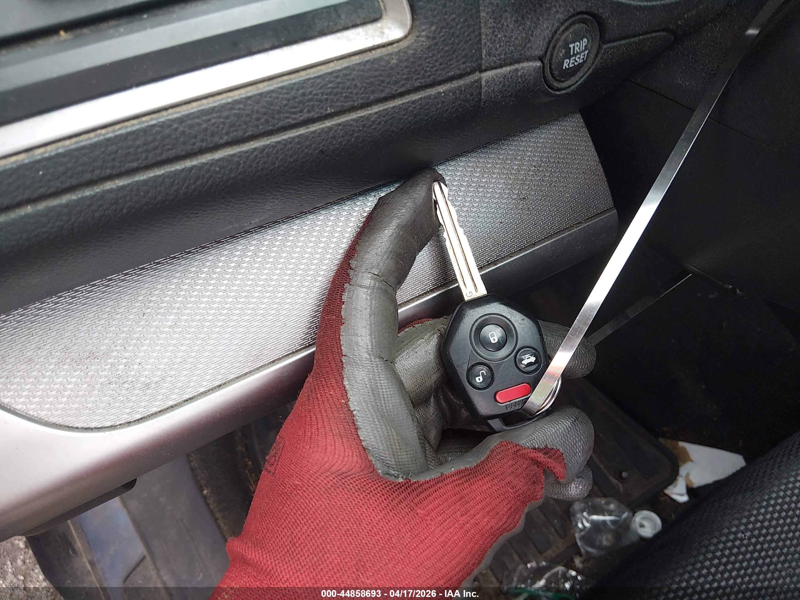 SUBARU OUTBACK image 11