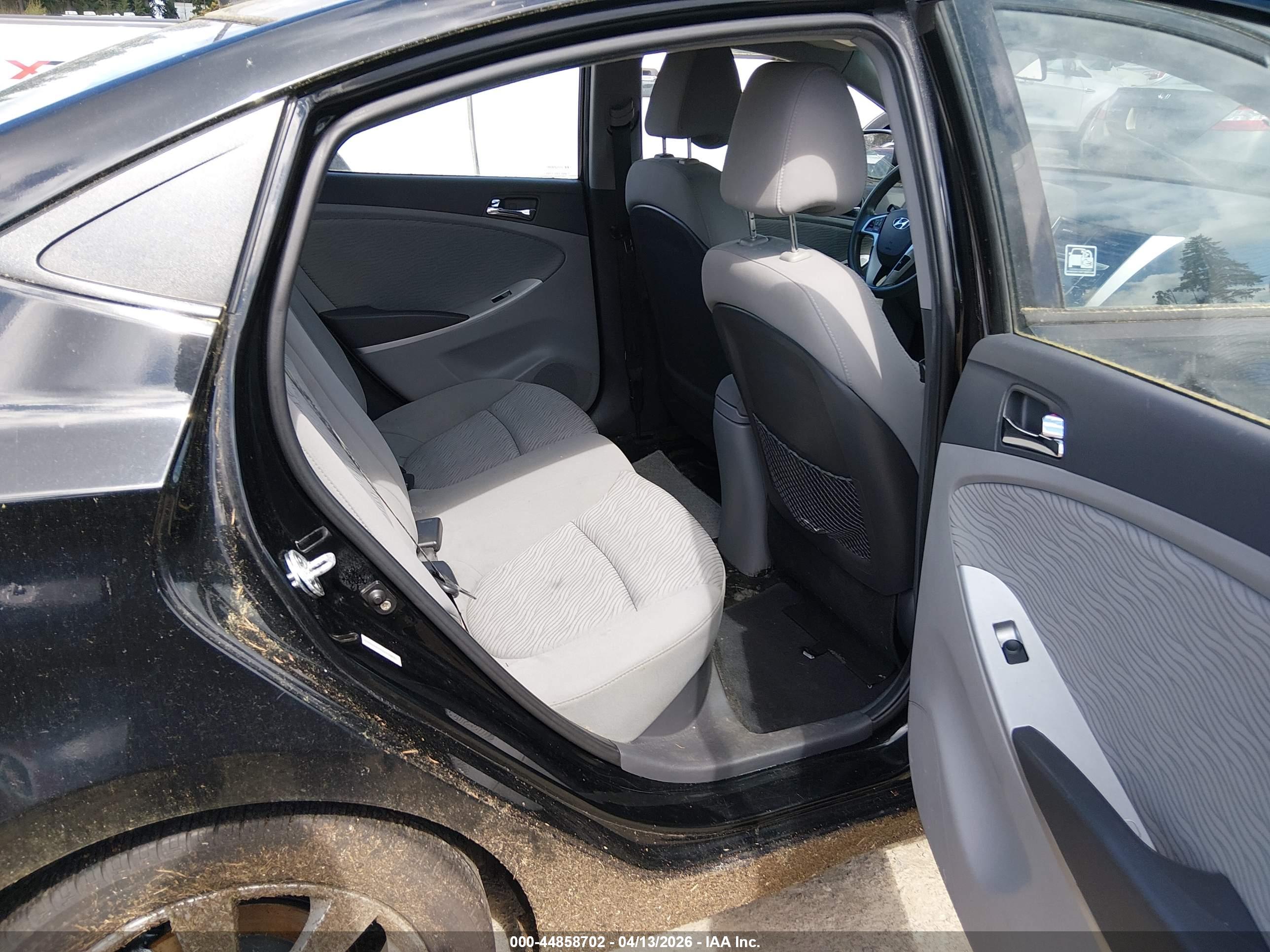 HYUNDAI ACCENT image 8