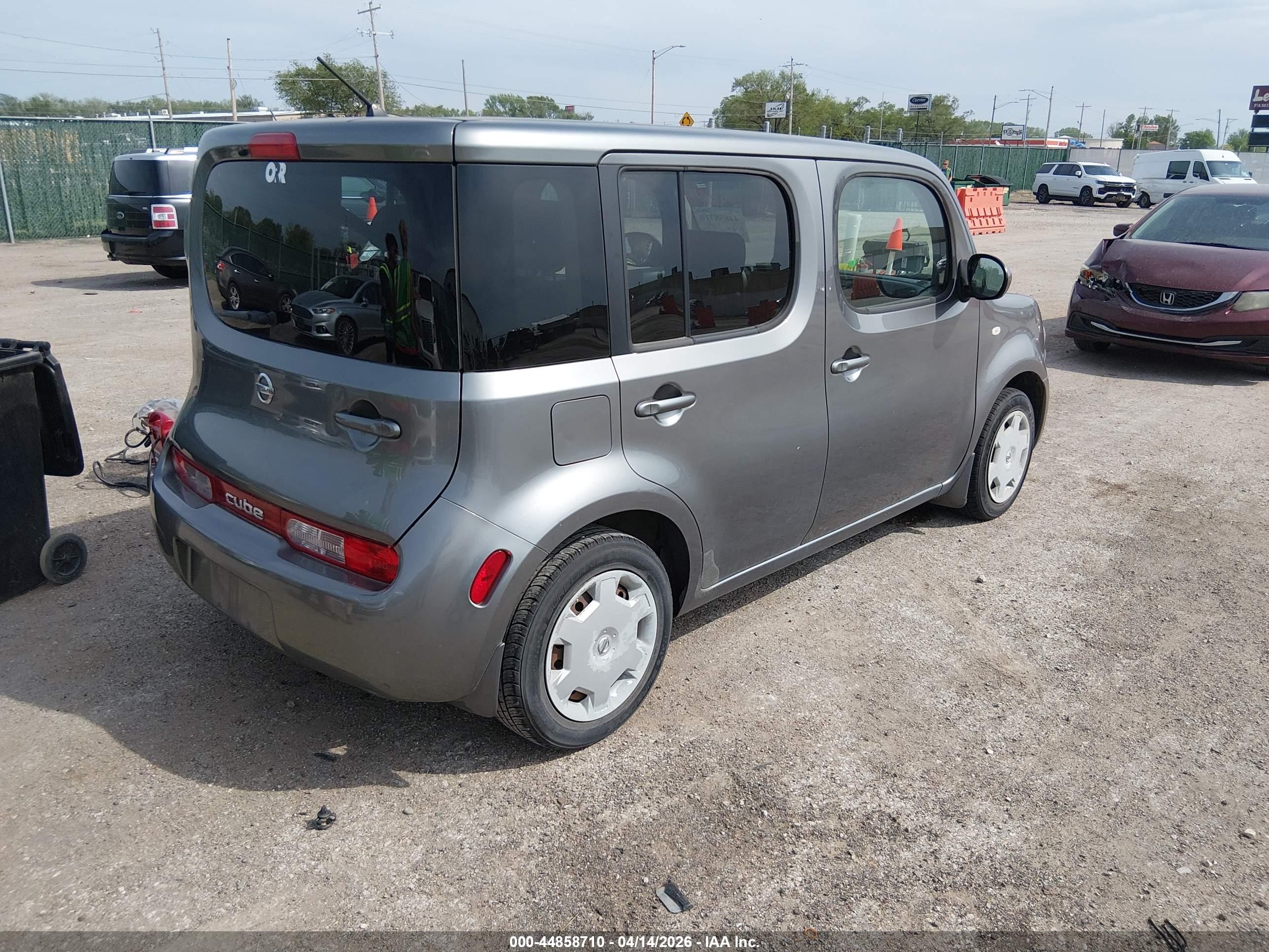 NISSAN CUBE image 4