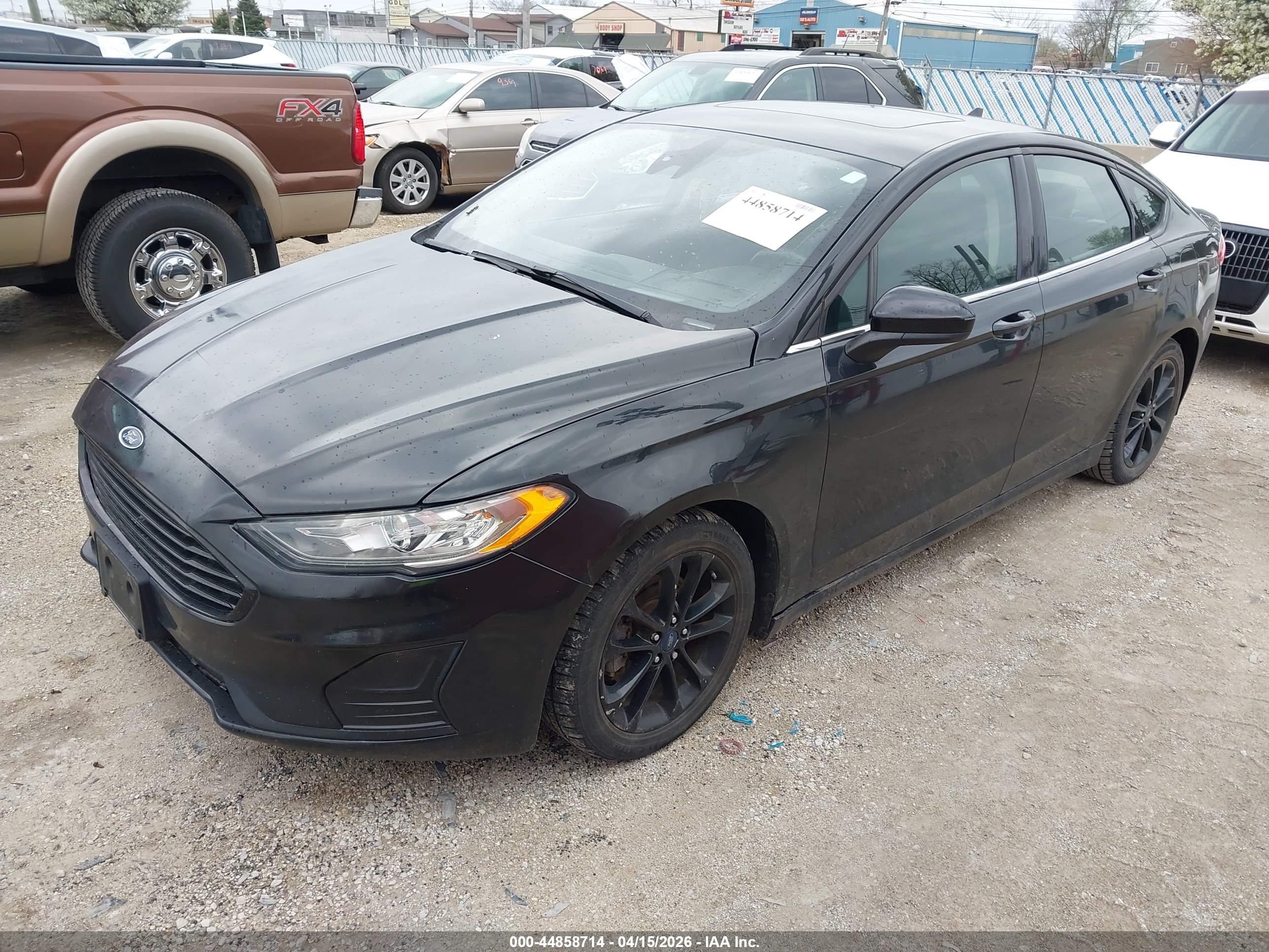 FORD FUSION image 2