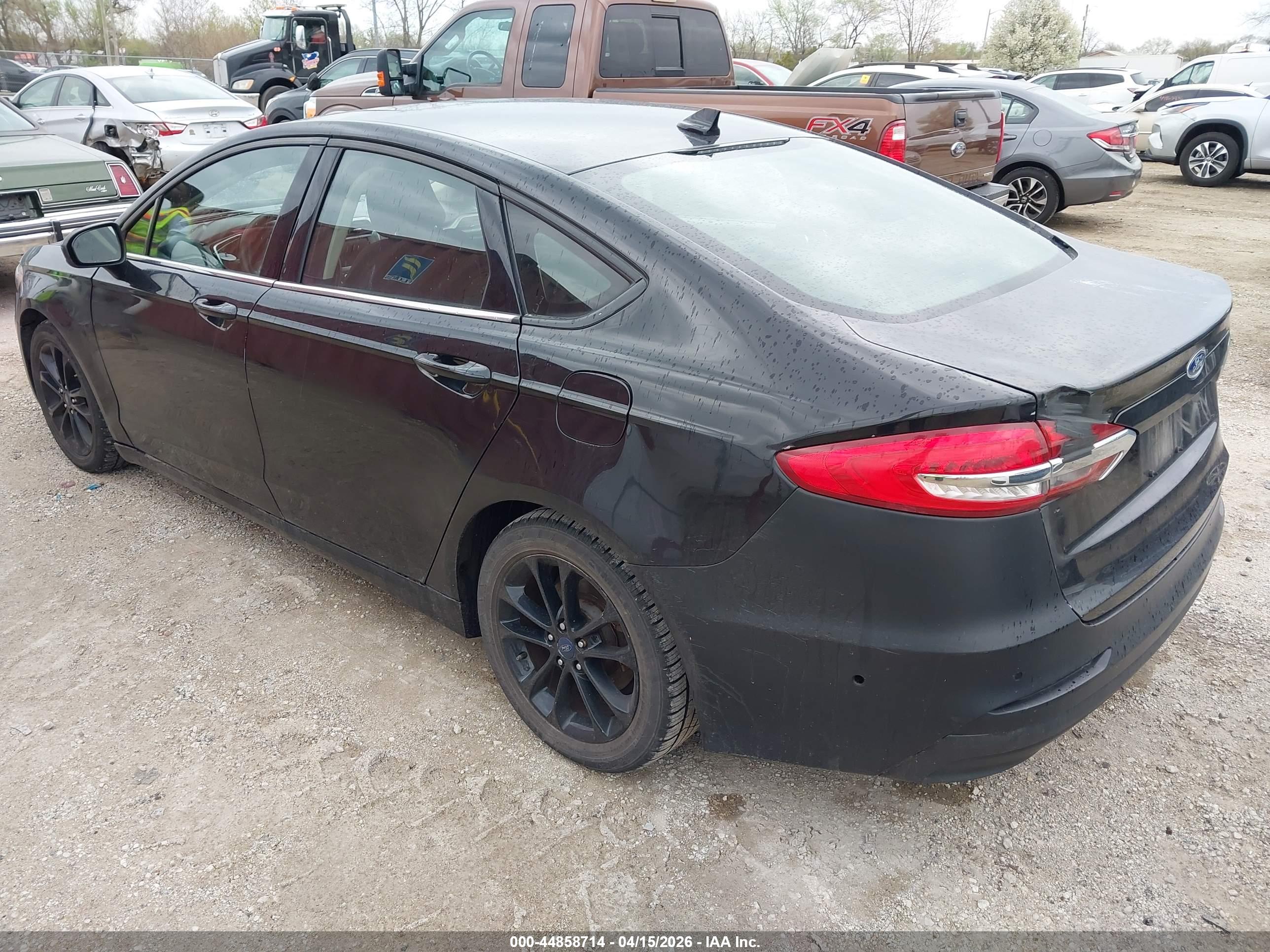 FORD FUSION image 3