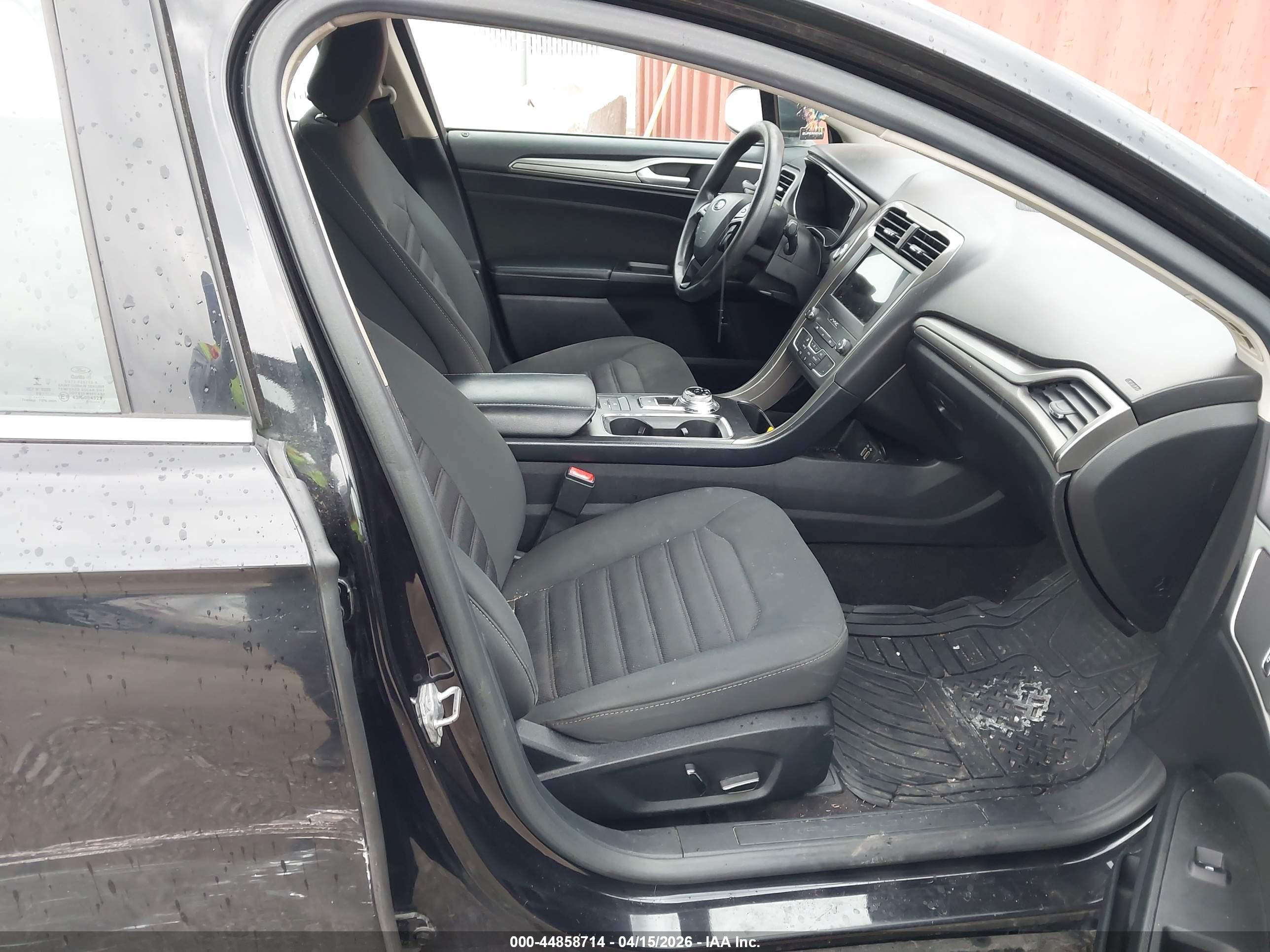 FORD FUSION image 5