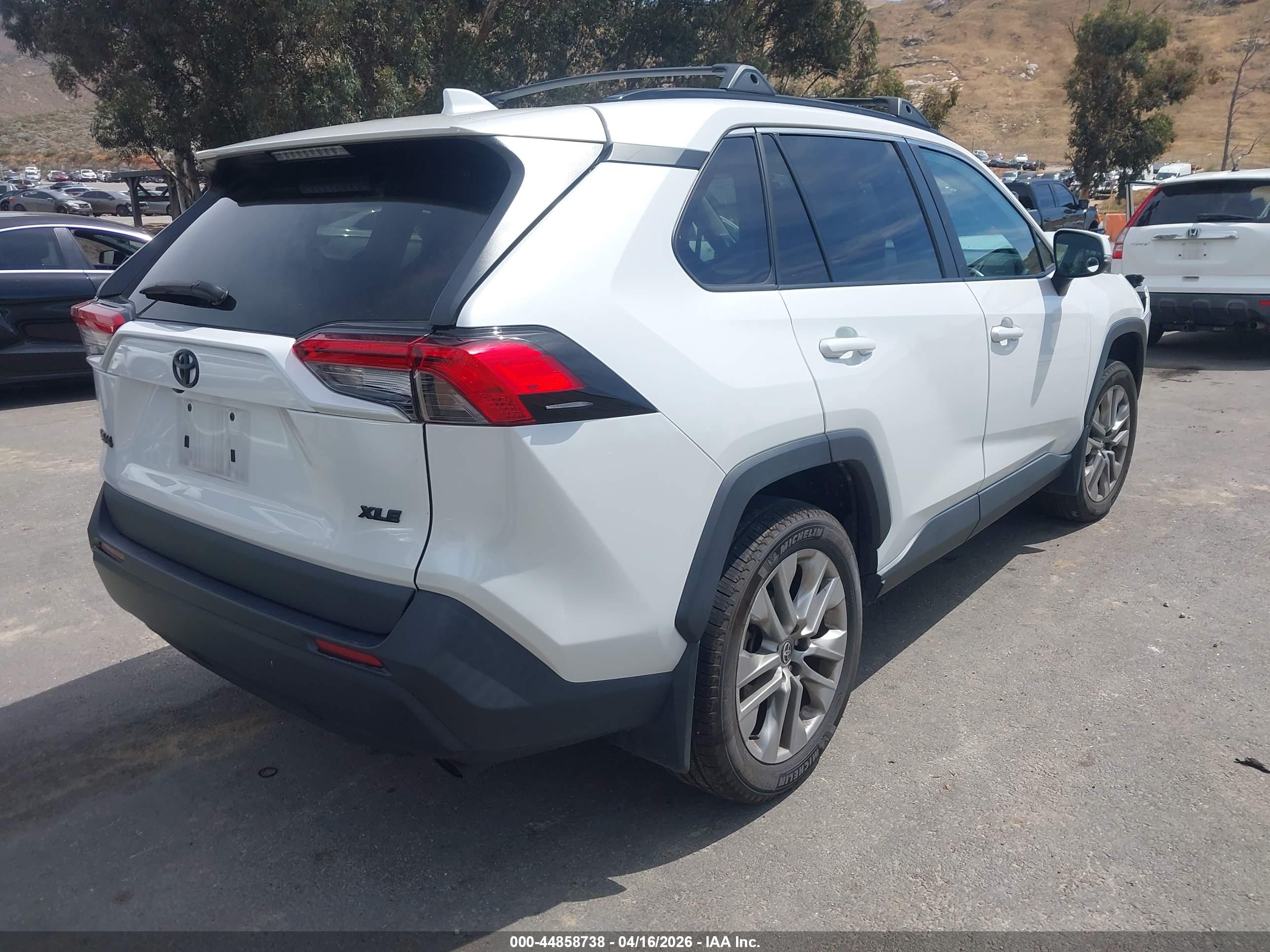TOYOTA RAV4 image 4