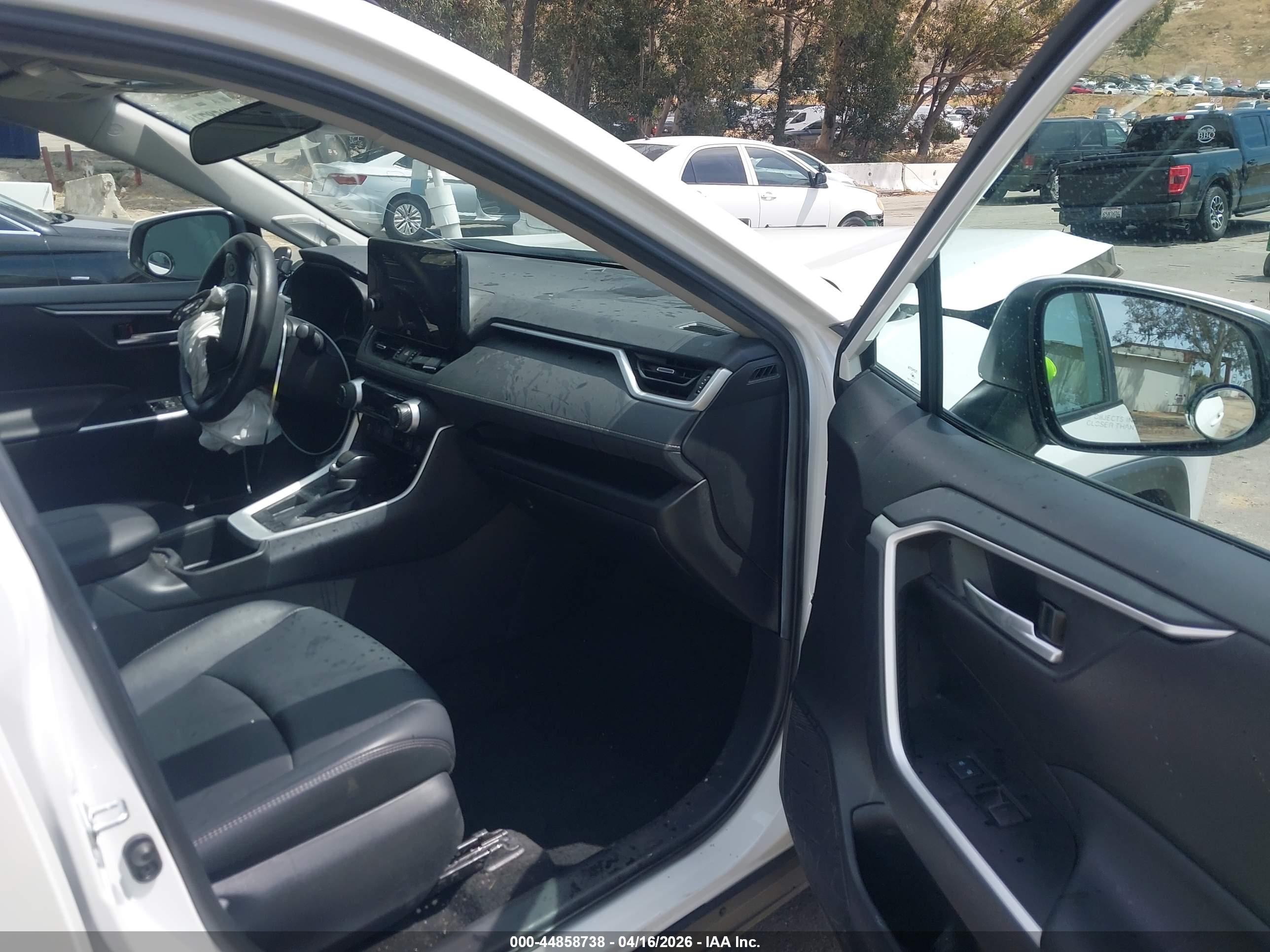 TOYOTA RAV4 image 5