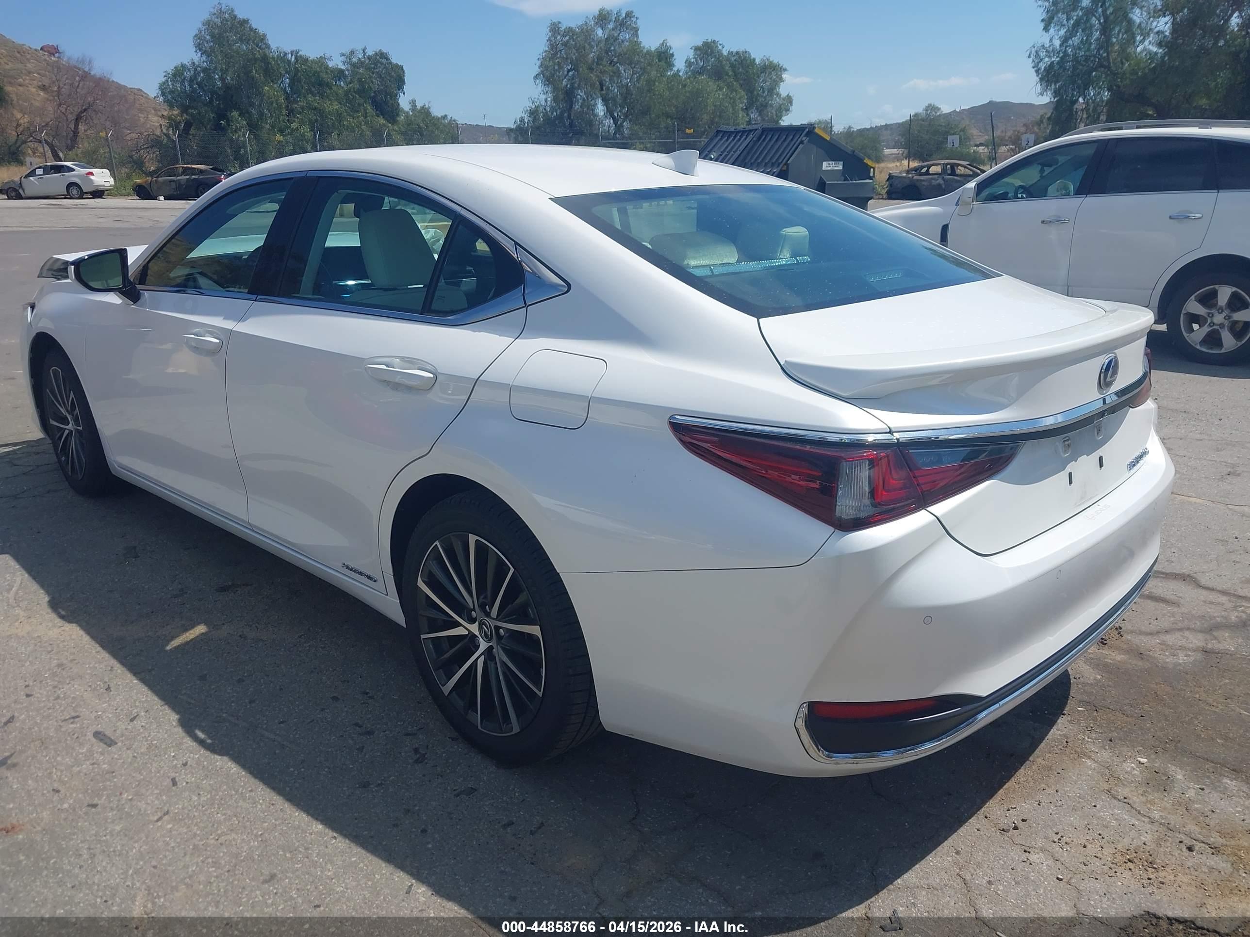 LEXUS ES image 3