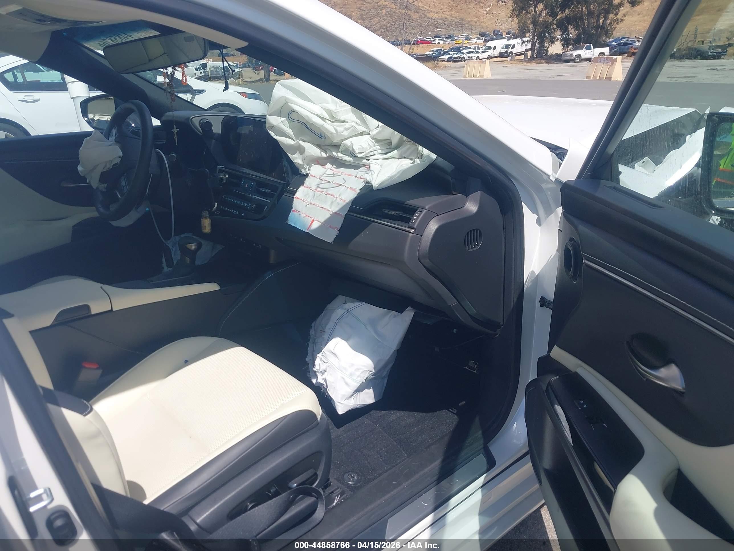 LEXUS ES image 5